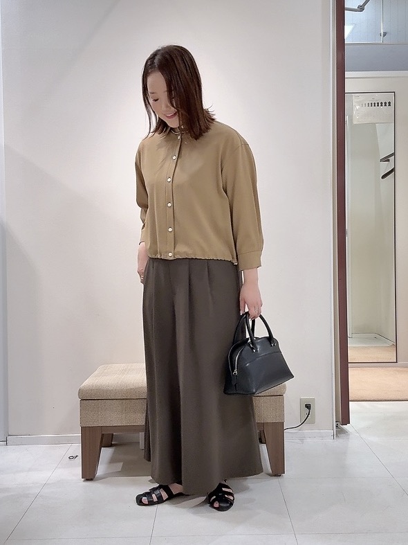 YUIさんの「UNTITLED｜【秋羽織り/セットアップ可/UVカット】エアリークールドロストシャツ」を使ったコーディネート