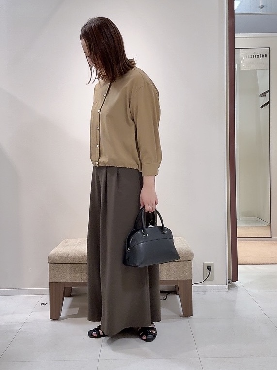 YUIさんの「UNTITLED｜【秋羽織り/セットアップ可/UVカット】エアリークールドロストシャツ」を使ったコーディネート