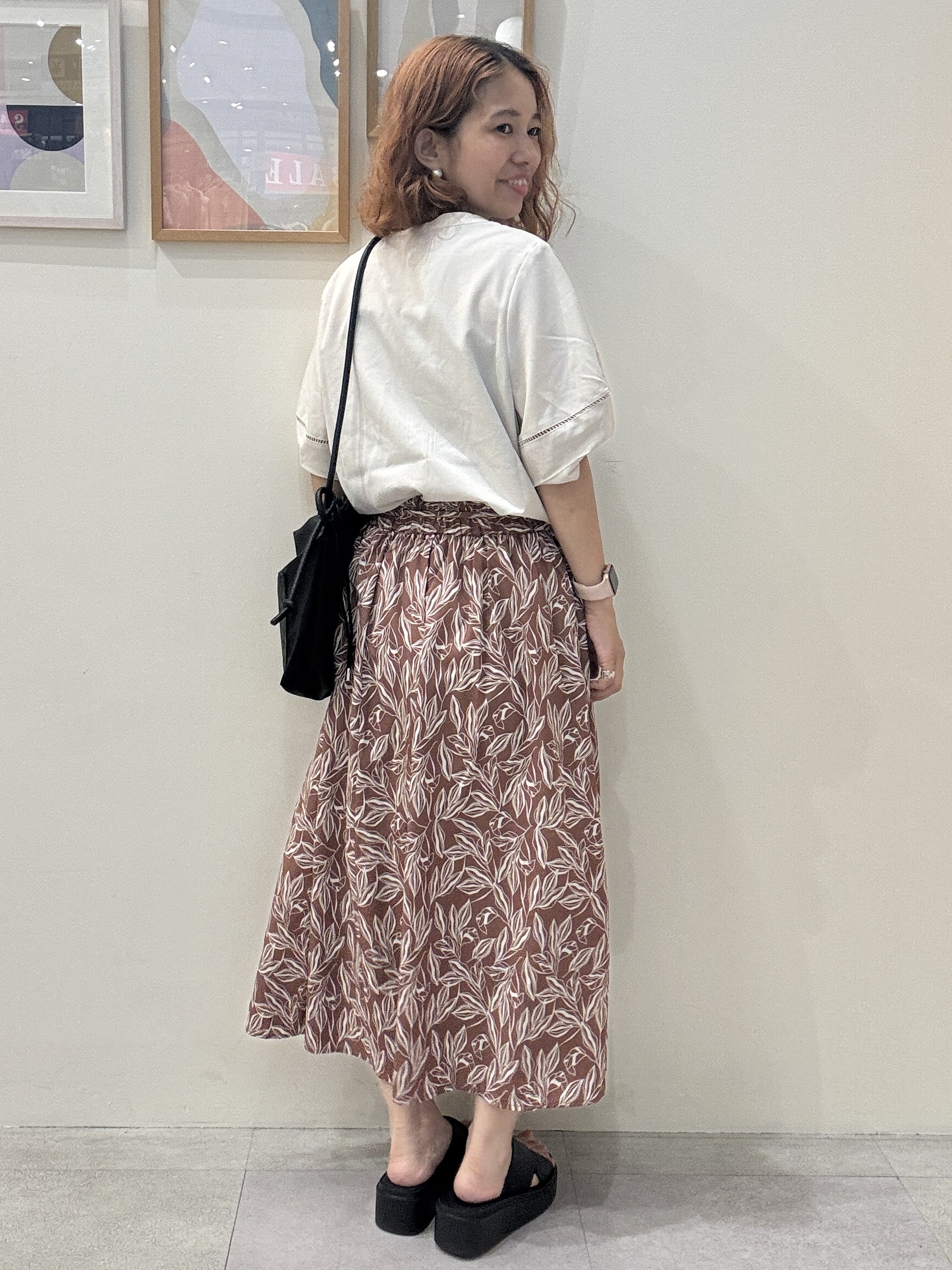 たけぴさんの「SHOO･LA･RUE｜【洗濯後しわになりにくい/インせずきまる】シンプルだけど女性らしい 麻調スキッパーブラウス」を使ったコーディネート