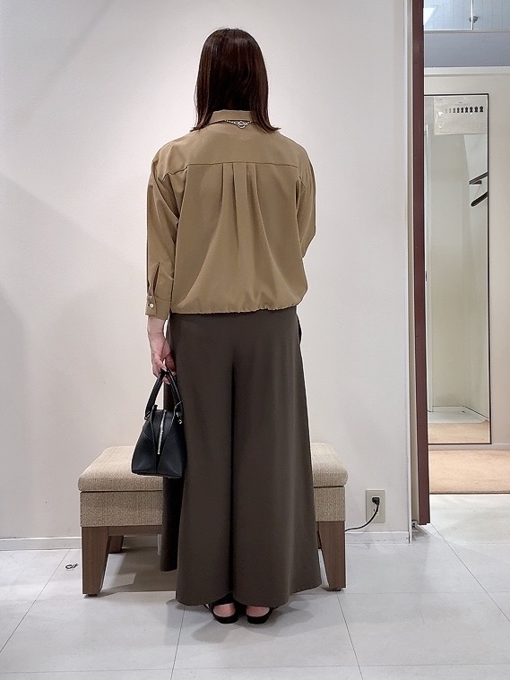 YUIさんの「UNTITLED｜【秋羽織り/セットアップ可/UVカット】エアリークールドロストシャツ」を使ったコーディネート