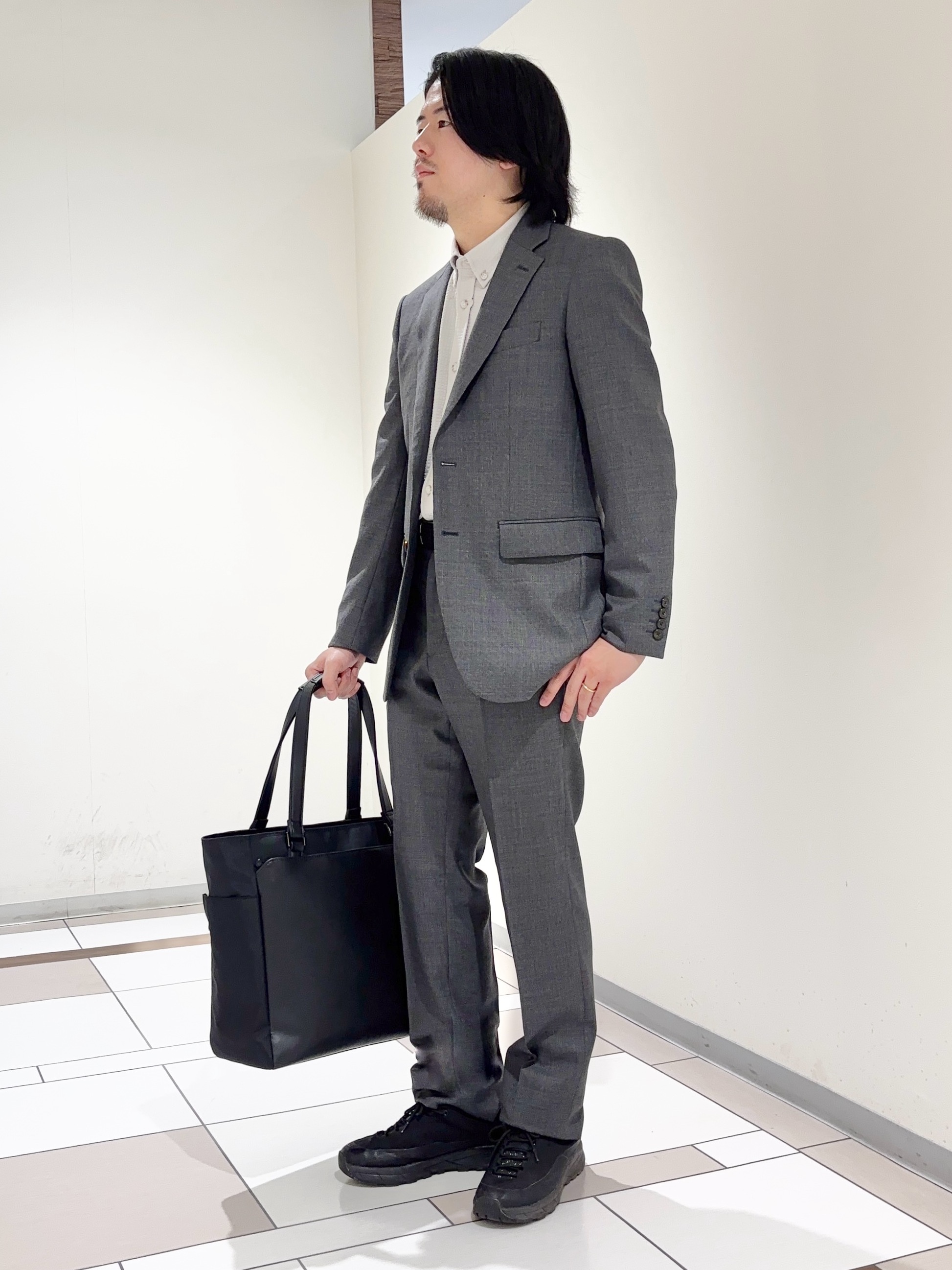 及川さんの「TAKEO KIKUCHI｜【Three by Three】シャイニーシャークピンヘッド スーツ/3ピース対応可」を使ったコーディネート