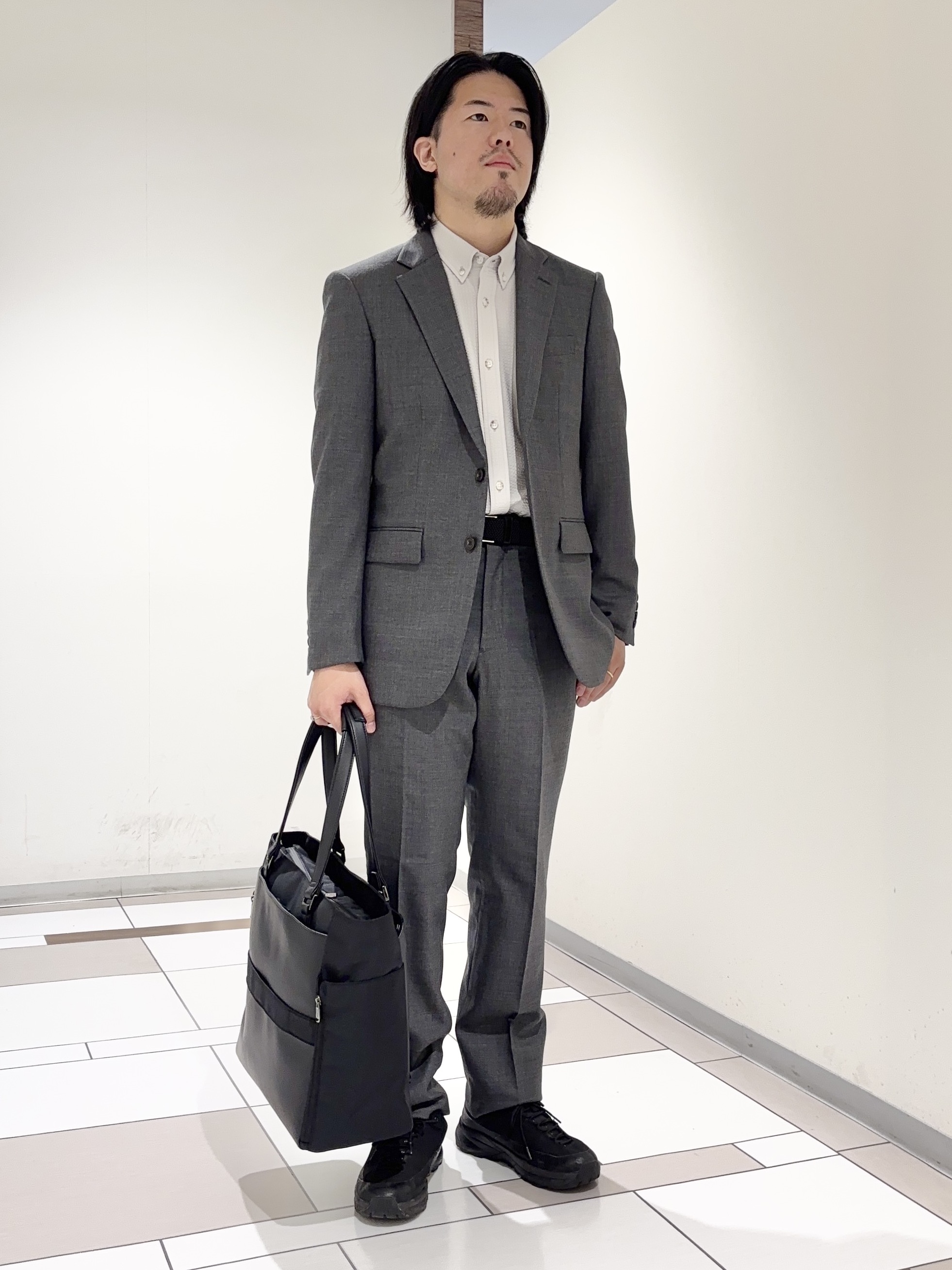 及川さんの「TAKEO KIKUCHI｜【Three by Three】シャイニーシャークピンヘッド スーツ/3ピース対応可」を使ったコーディネート
