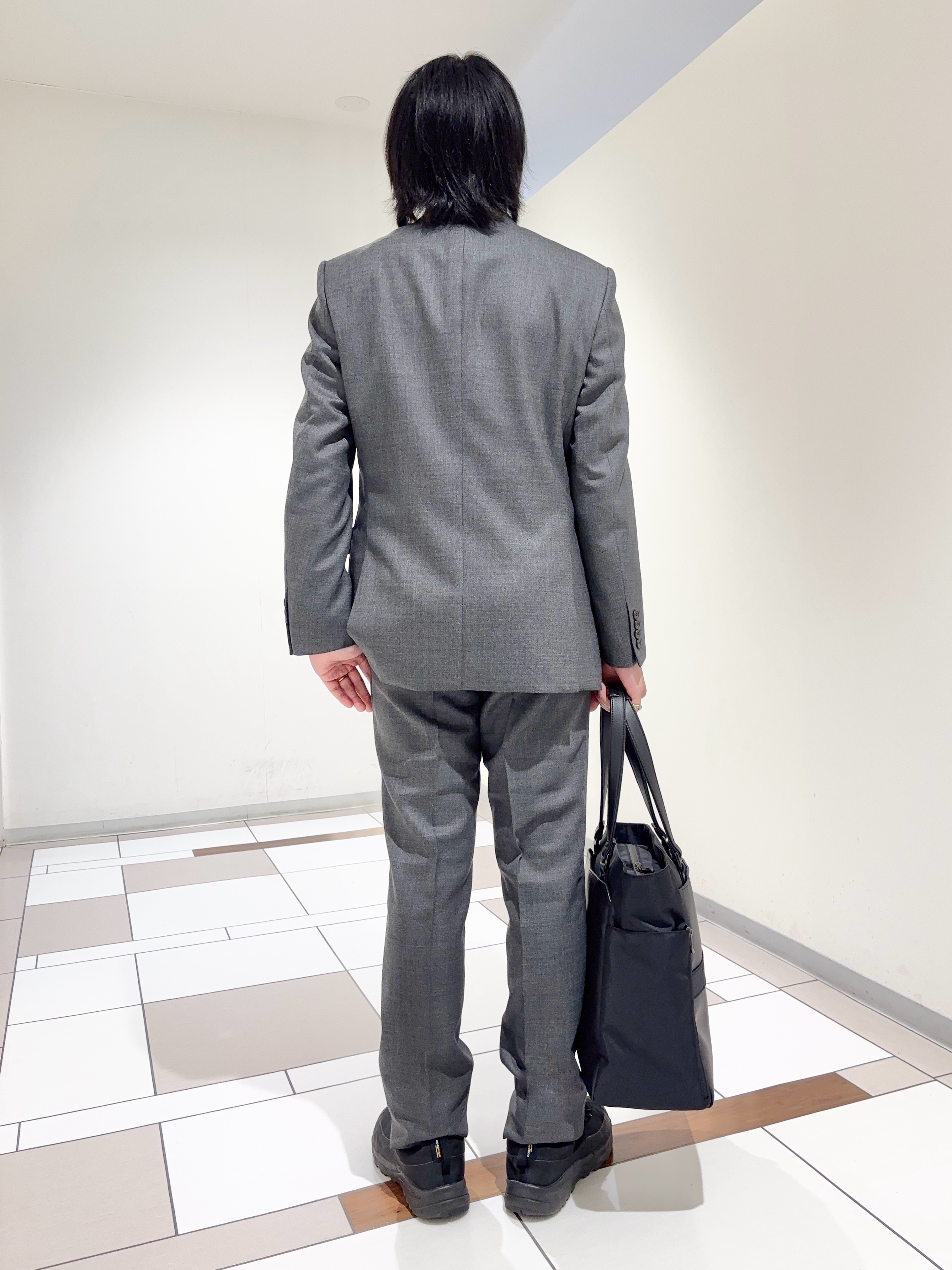 及川さんの「TAKEO KIKUCHI｜【Three by Three】シャイニーシャークピンヘッド スーツ/3ピース対応可」を使ったコーディネート