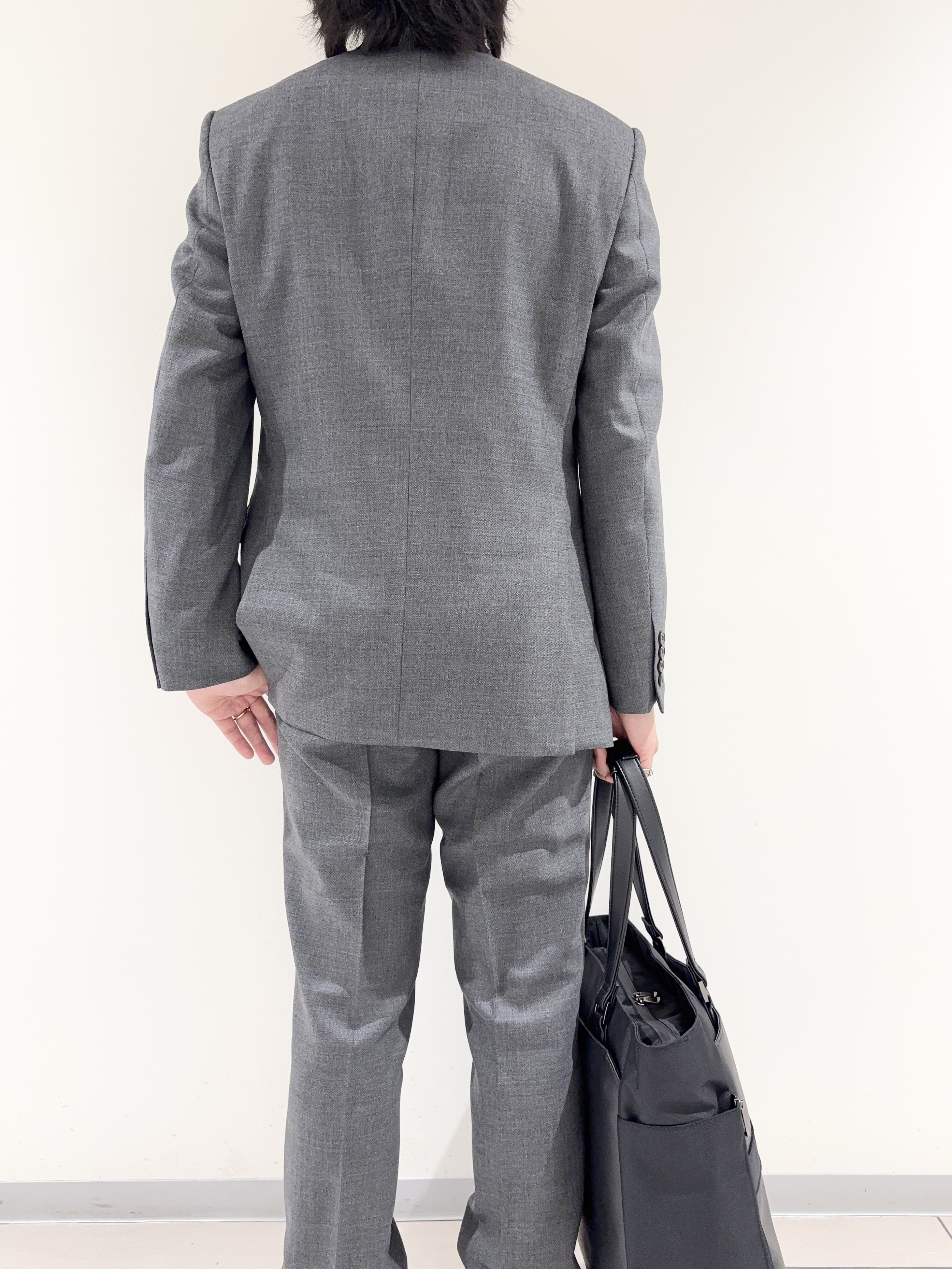 及川さんの「TAKEO KIKUCHI｜【Three by Three】シャイニーシャークピンヘッド スーツ/3ピース対応可」を使ったコーディネート
