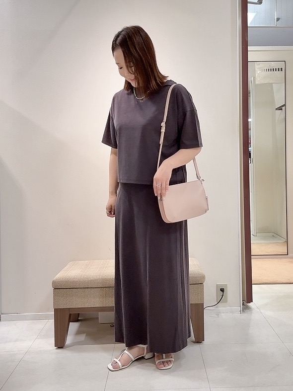 YUIさんの「UNTITLED｜【きれいめTシャツ/セットアップ可】ヴィンテージライクプルオーバー」を使ったコーディネート