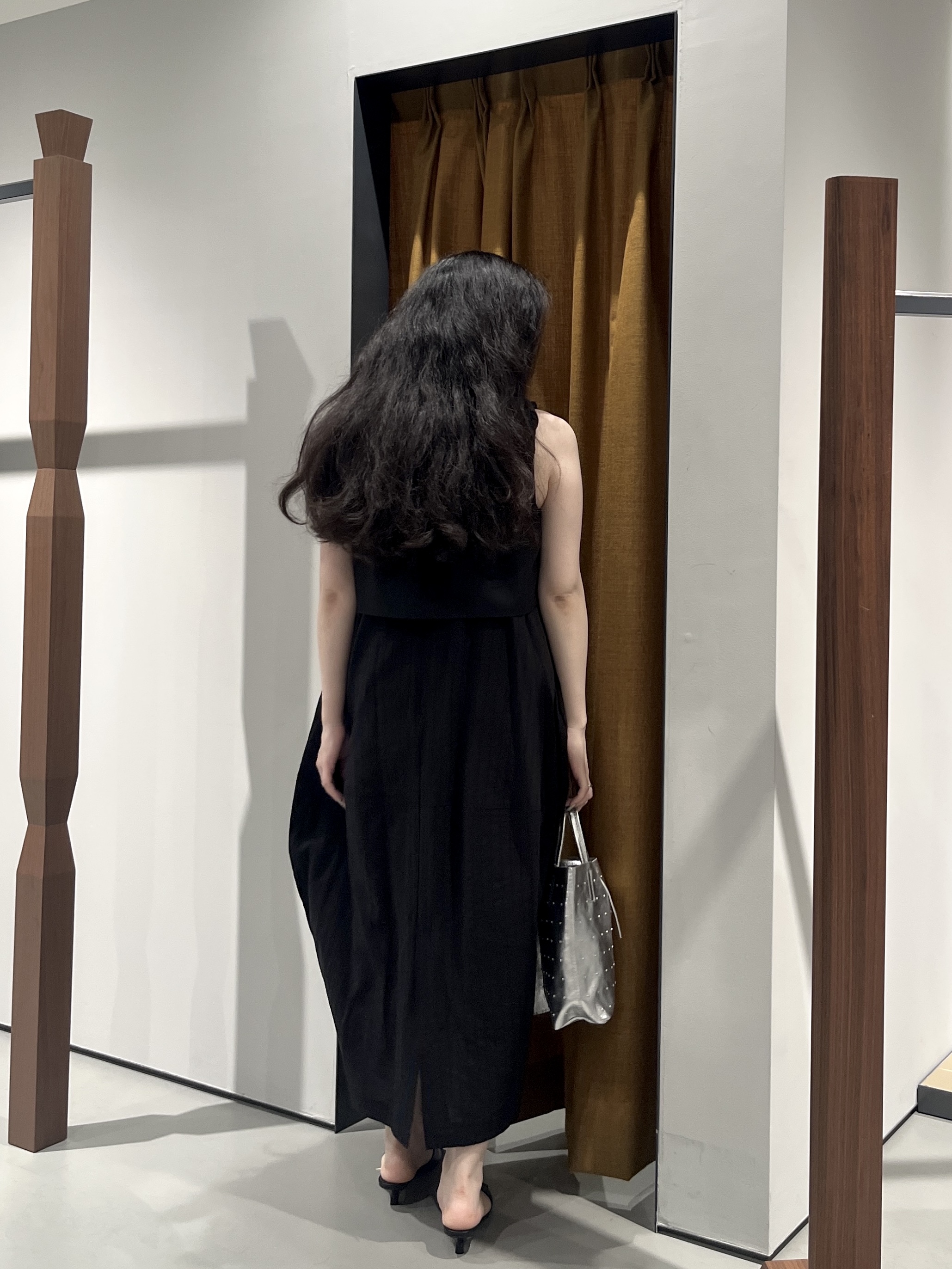 Uminoさんの「INDIVI｜ショートレースジレ」を使ったコーディネート