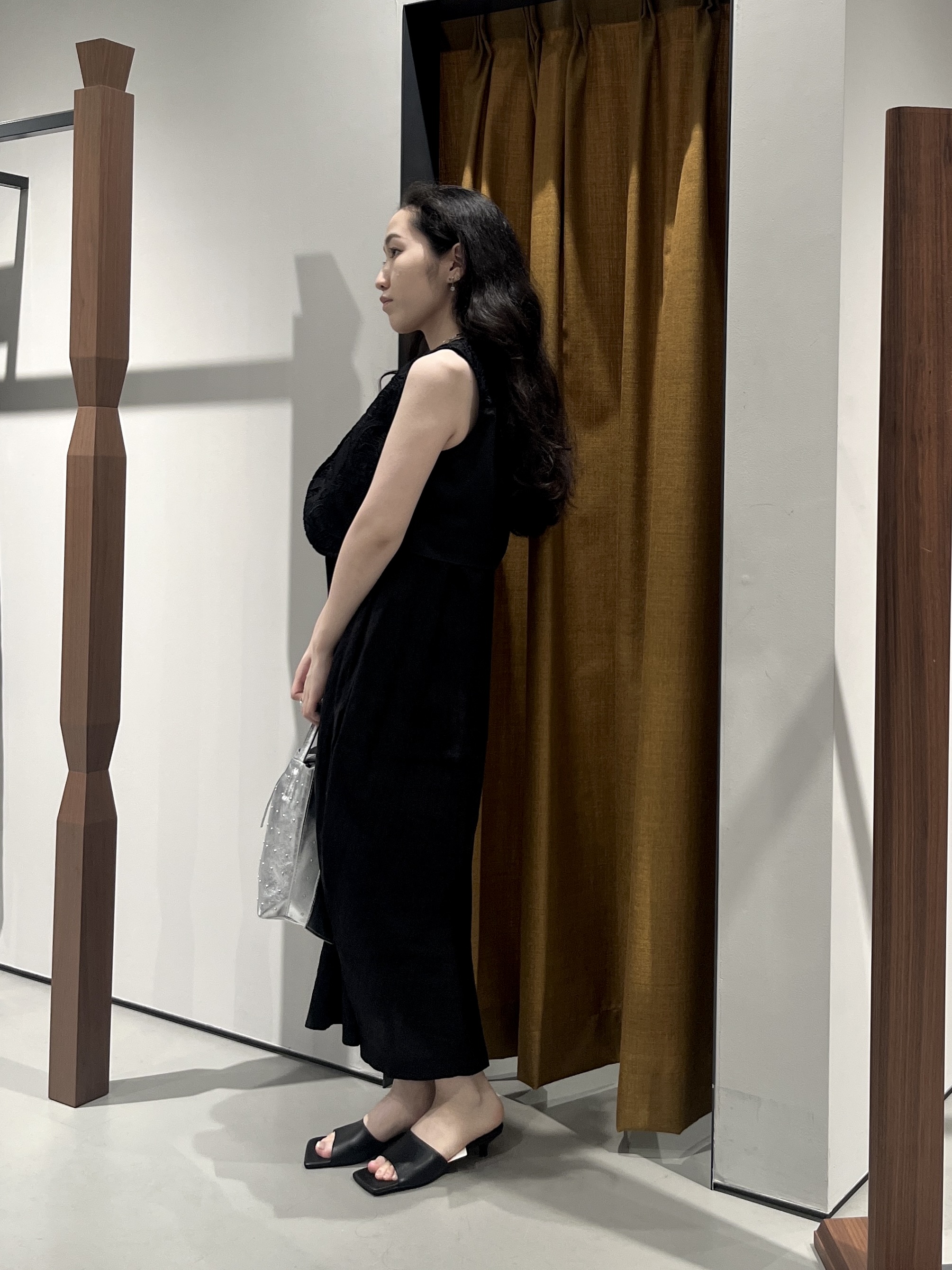 Uminoさんの「INDIVI｜ショートレースジレ」を使ったコーディネート