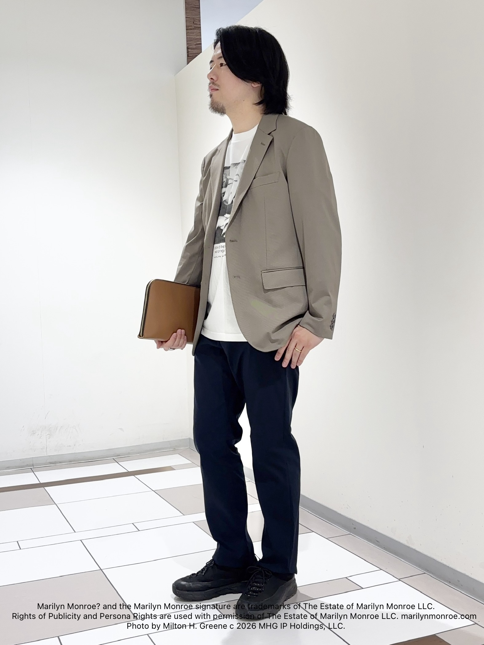 及川さんの「TAKEO KIKUCHI｜【360&deg;ストレッチ／軽量】None Of Stress ライト ジャケット（セットアップ対応）」を使ったコーディネート