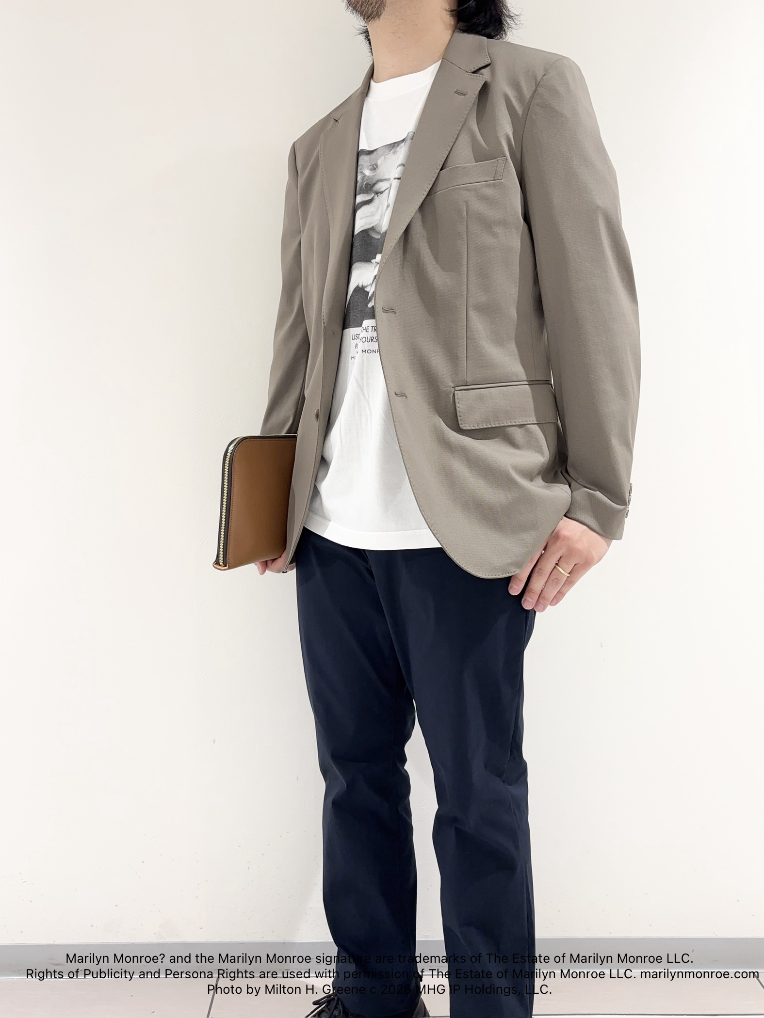 及川さんの「TAKEO KIKUCHI｜【360&deg;ストレッチ／軽量】None Of Stress ライト ジャケット（セットアップ対応）」を使ったコーディネート