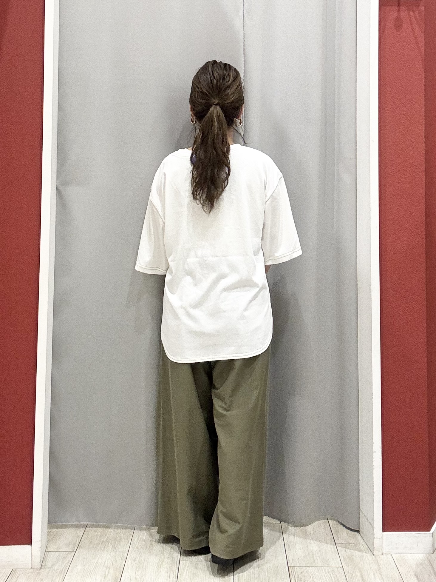 shioさんの「SHOO･LA･RUE｜【洗濯機可/体型カバー】程よい透け感の ゆるシア―シャツパーカ」を使ったコーディネート
