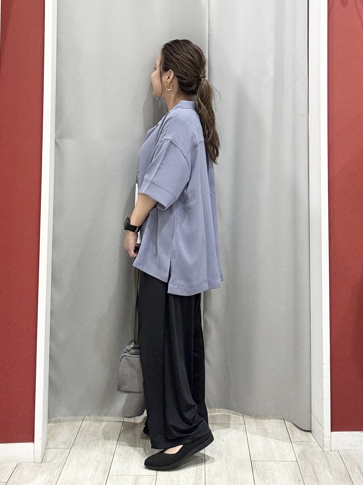 shioさんの「SHOO･LA･RUE｜【通気性〇/UV/S-LL】洗濯後しわになりにくい とろみストライプシャツ」を使ったコーディネート