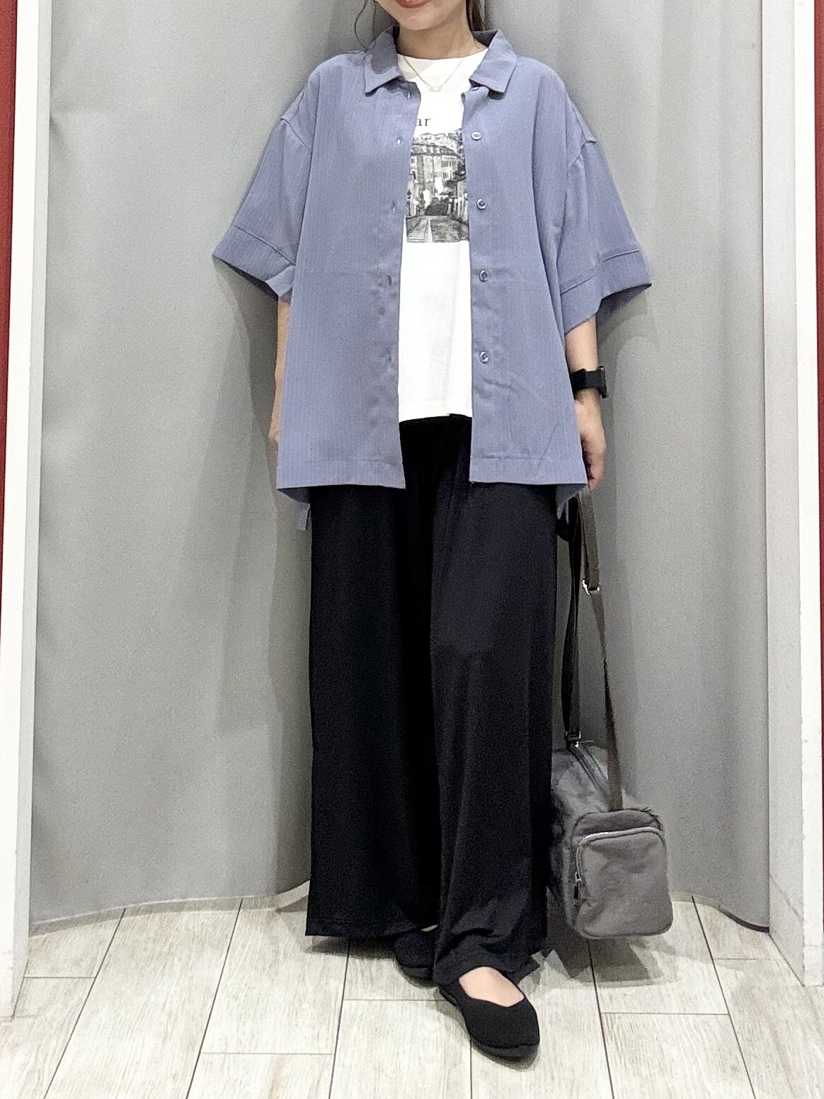 shioさんの「SHOO･LA･RUE｜【通気性〇/UV/S-LL】洗濯後しわになりにくい とろみストライプシャツ」を使ったコーディネート