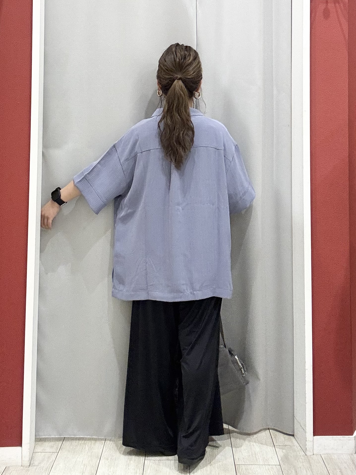 shioさんの「SHOO･LA･RUE｜【通気性〇/UV/S-LL】洗濯後しわになりにくい とろみストライプシャツ」を使ったコーディネート