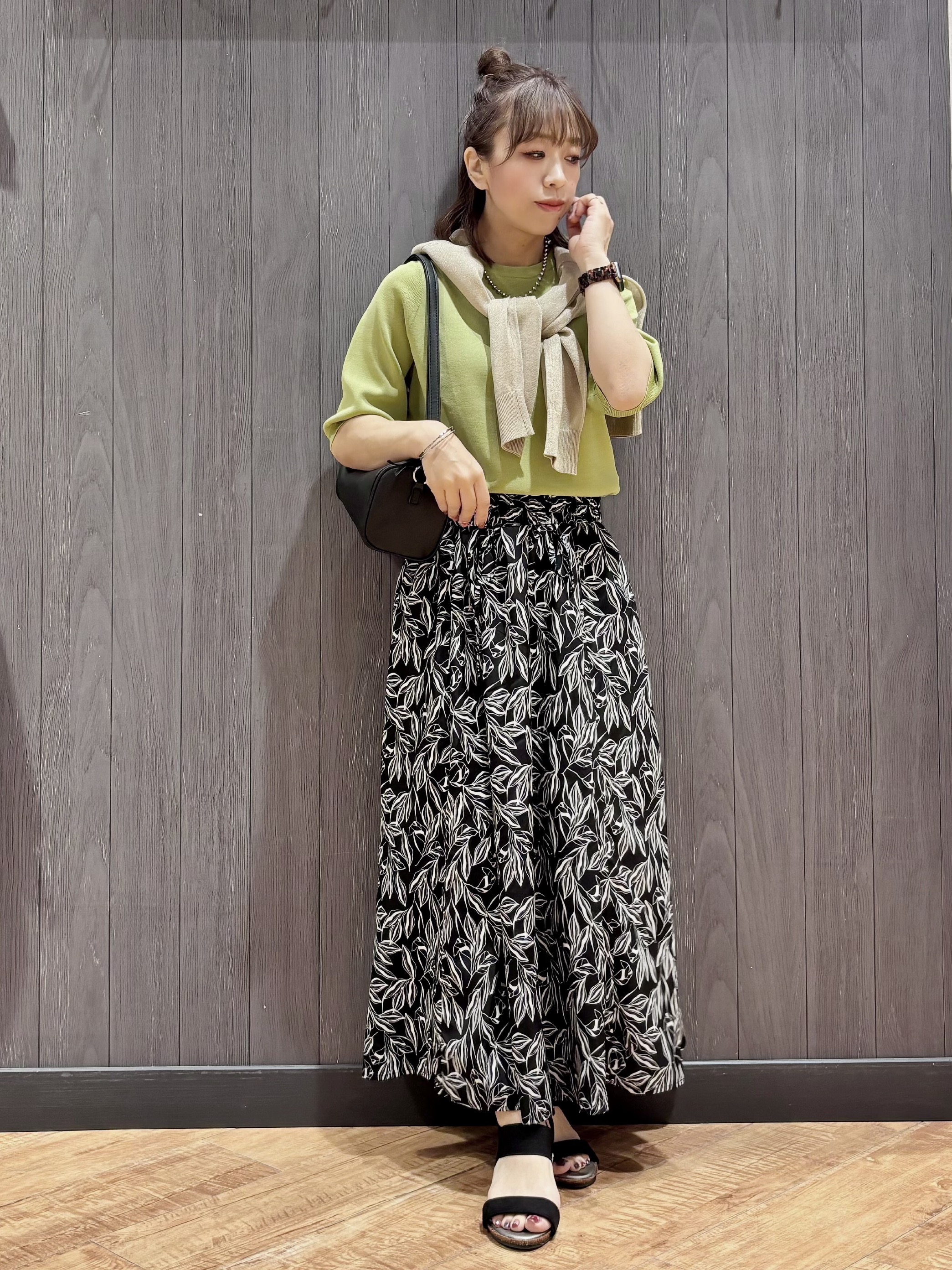 meiさんの「SHOO･LA･RUE｜【毎日洗える/S-LL/UV】上半身すっきり 二の腕見せない5分袖ニット」を使ったコーディネート