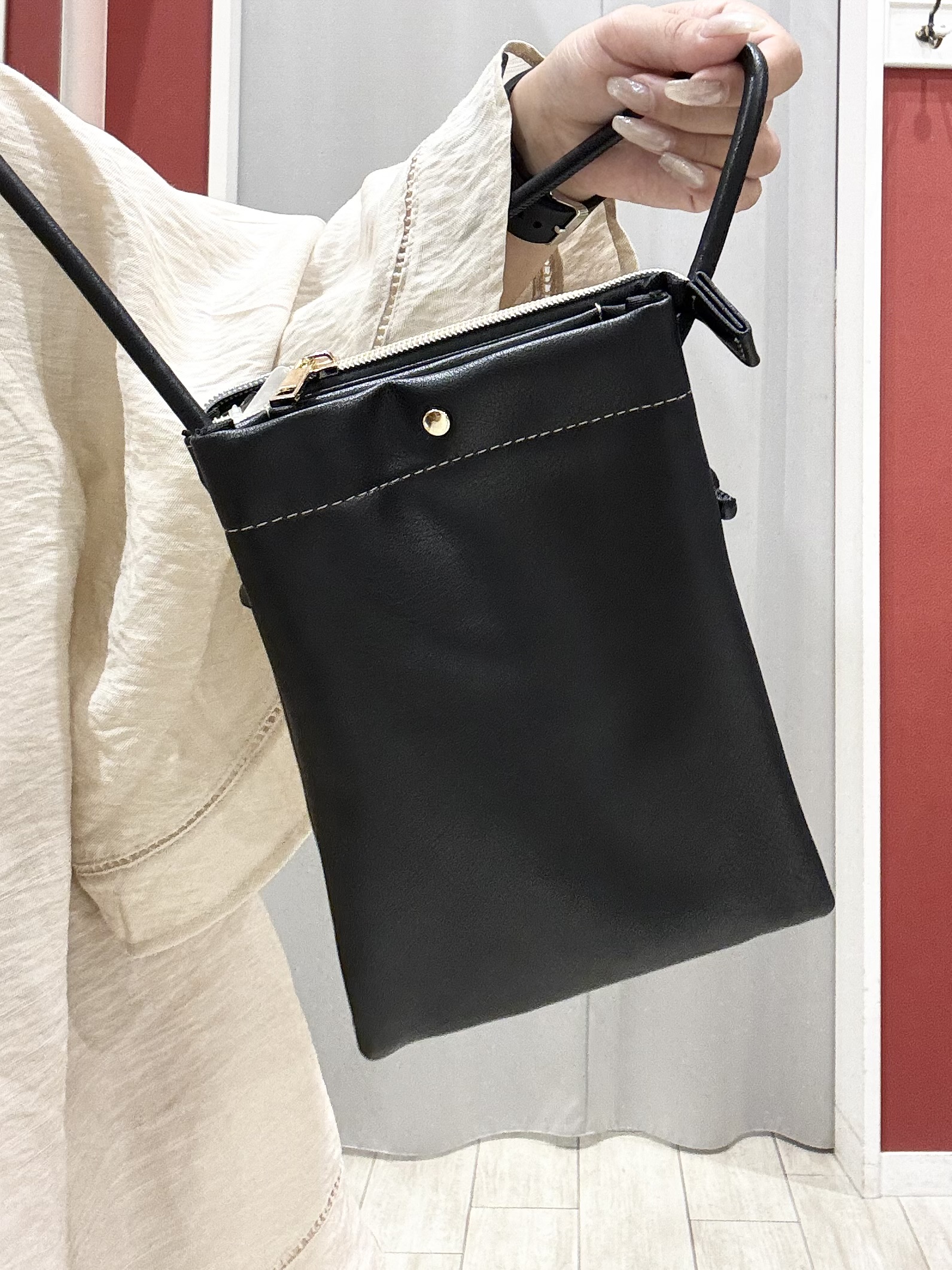 shioさんの「SHOO･LA･RUE｜【S-LL/洗濯機可/体型カバー】はしごレースがポイント スラブポンチョ風ブラウス」を使ったコーディネート
