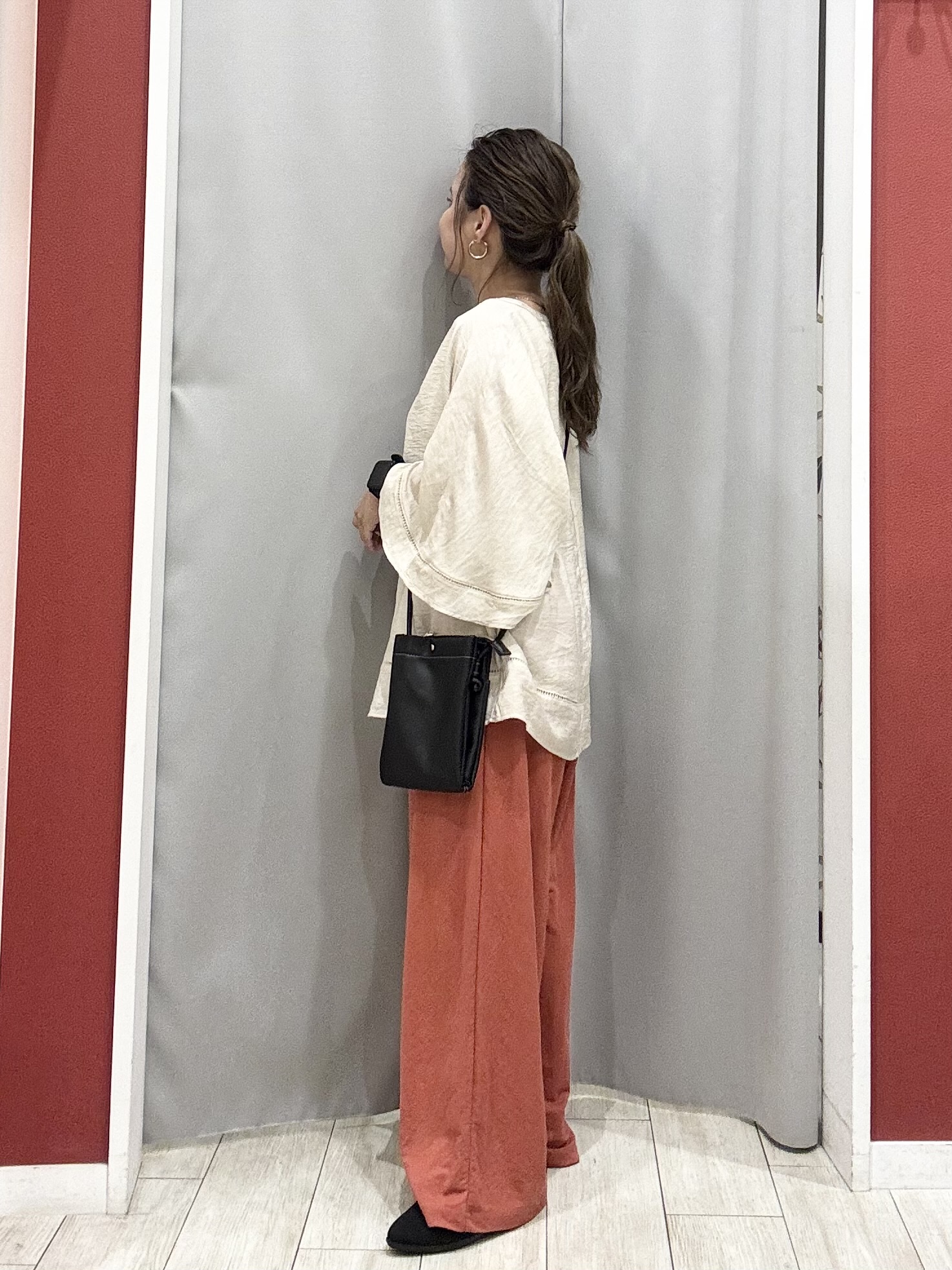 shioさんの「SHOO･LA･RUE｜【S-LL/洗濯機可/体型カバー】はしごレースがポイント スラブポンチョ風ブラウス」を使ったコーディネート