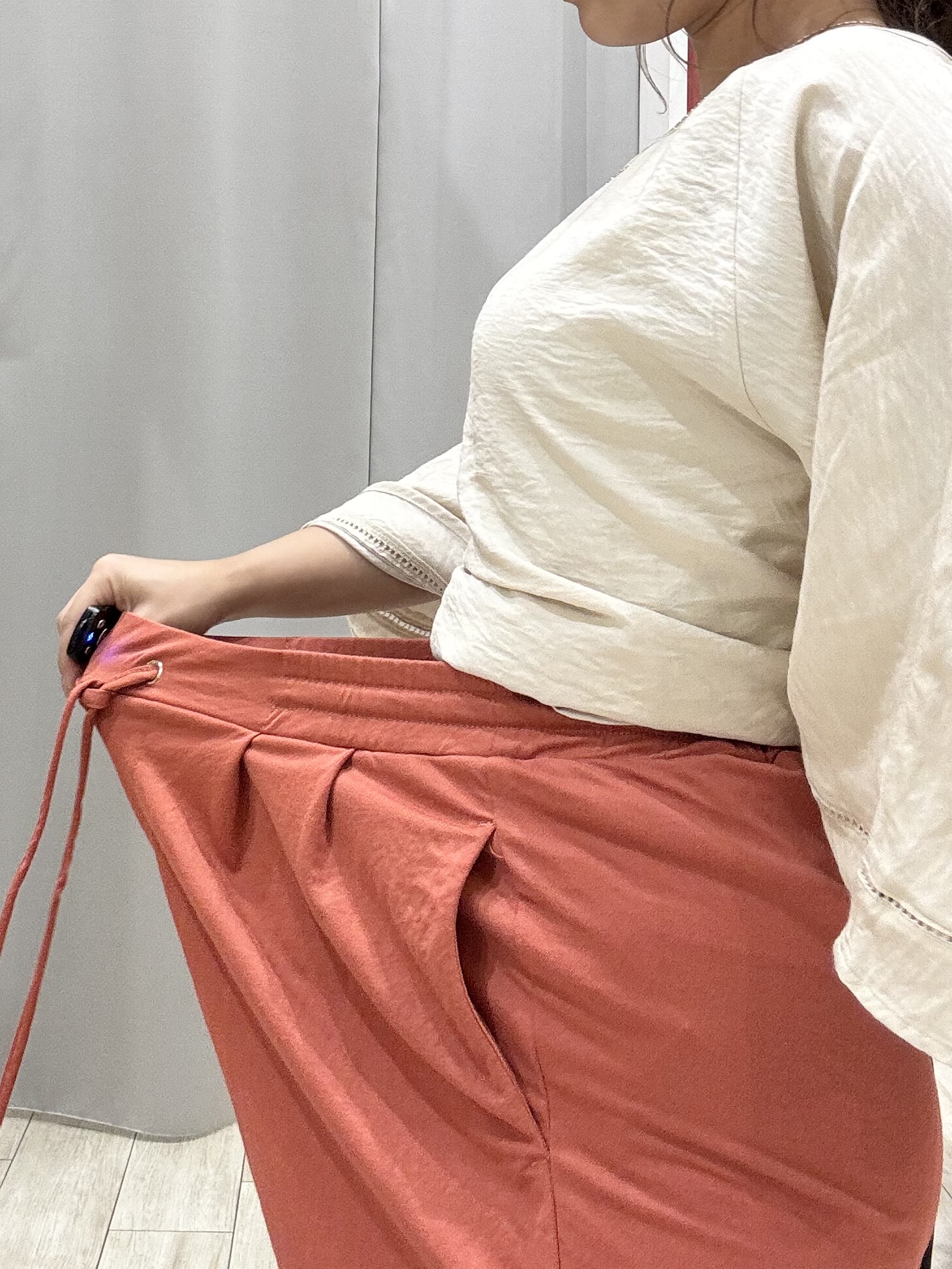 shioさんの「SHOO･LA･RUE｜【S-LL/洗濯機可/体型カバー】はしごレースがポイント スラブポンチョ風ブラウス」を使ったコーディネート