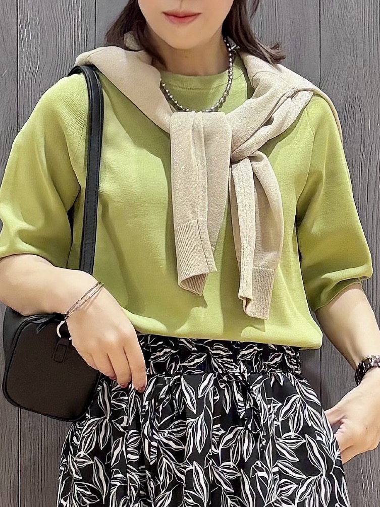 meiさんの「SHOO･LA･RUE｜【毎日洗える/S-LL/UV】上半身すっきり 二の腕見せない5分袖ニット」を使ったコーディネート