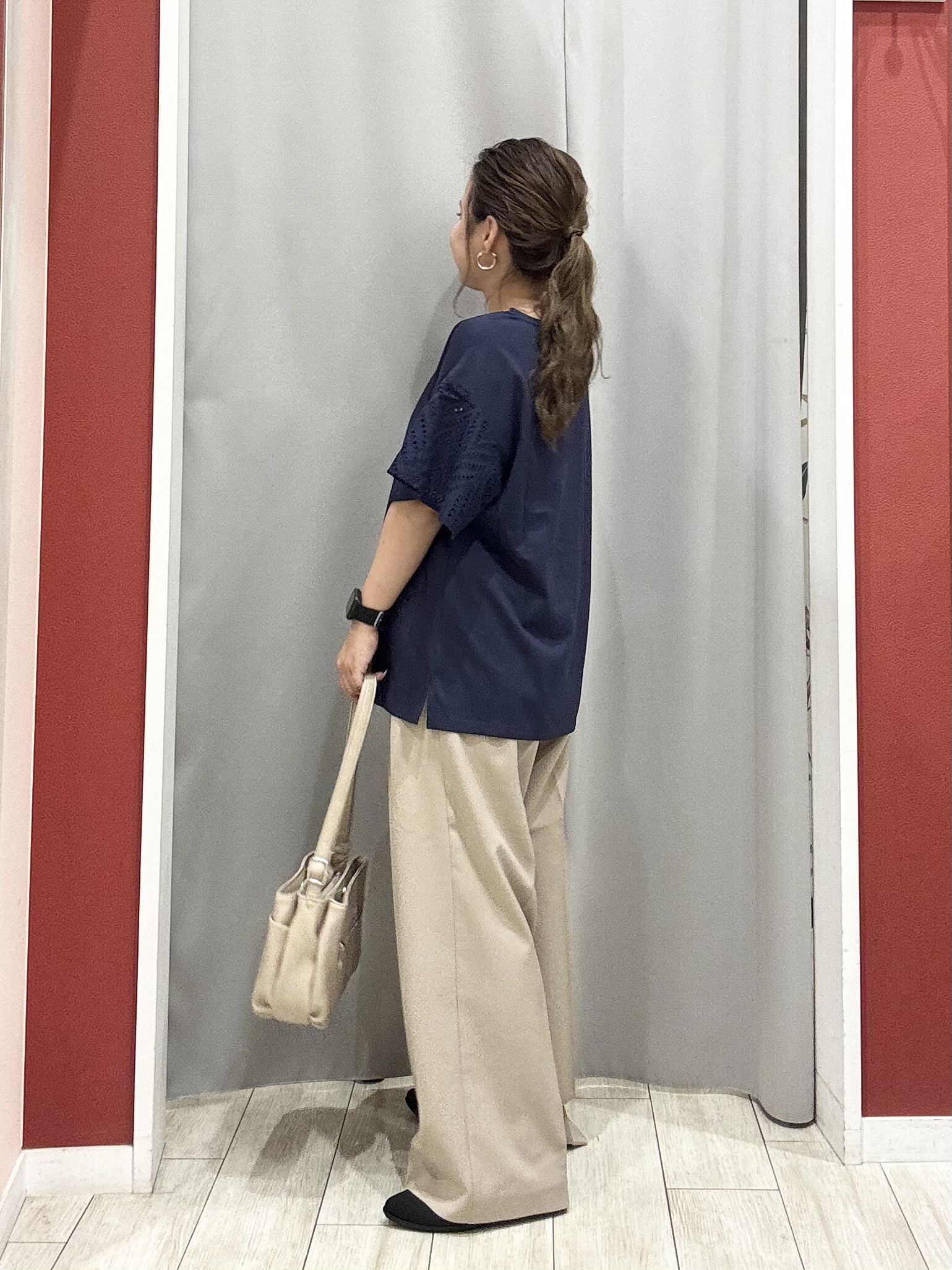 shioさんの「SHOO･LA･RUE｜【S-LL/洗濯機可/体型カバー】汗じみが気になりにくい お袖レースフレアTシャツ」を使ったコーディネート