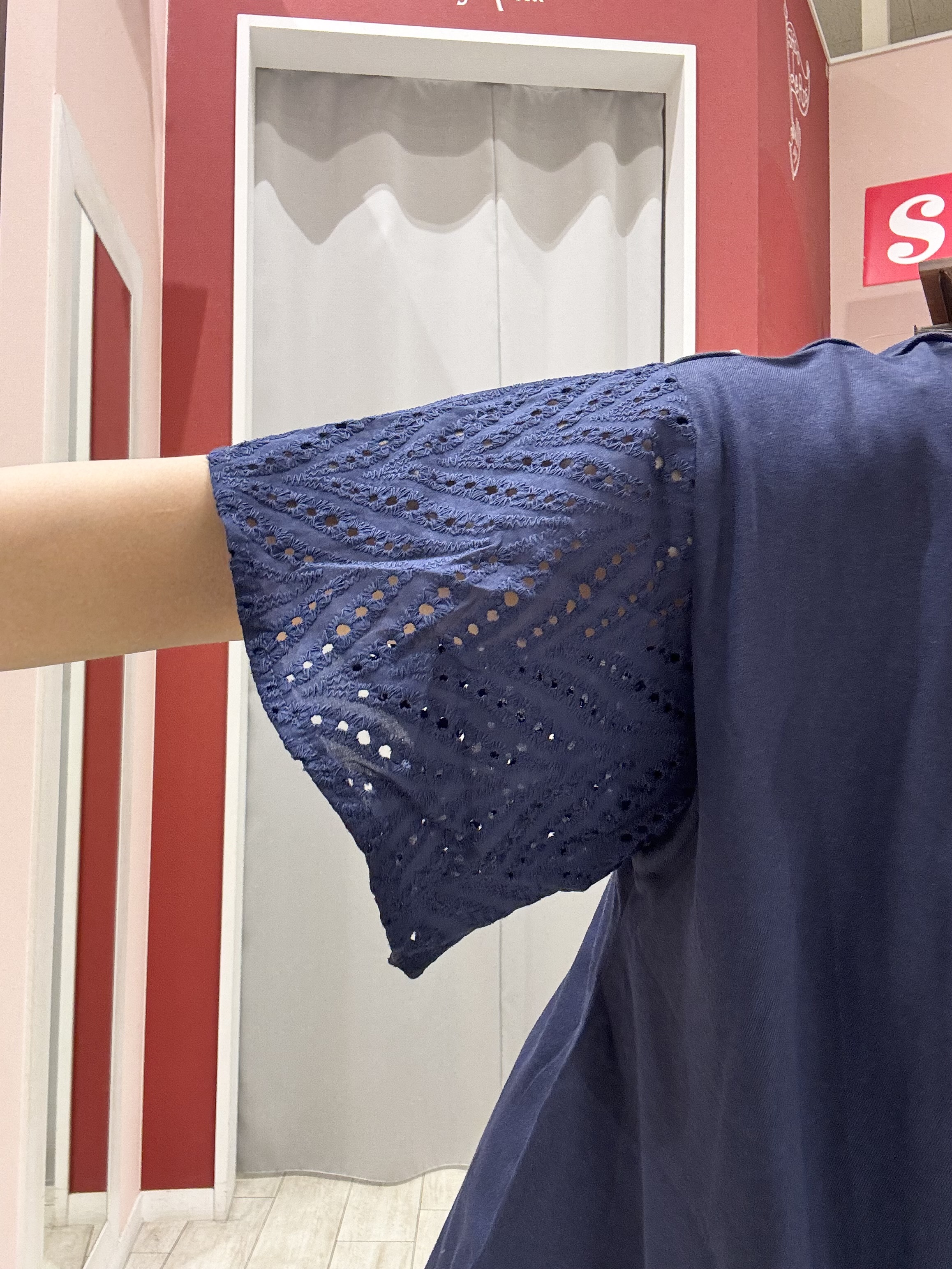 shioさんの「SHOO･LA･RUE｜【S-LL/洗濯機可/体型カバー】汗じみが気になりにくい お袖レースフレアTシャツ」を使ったコーディネート