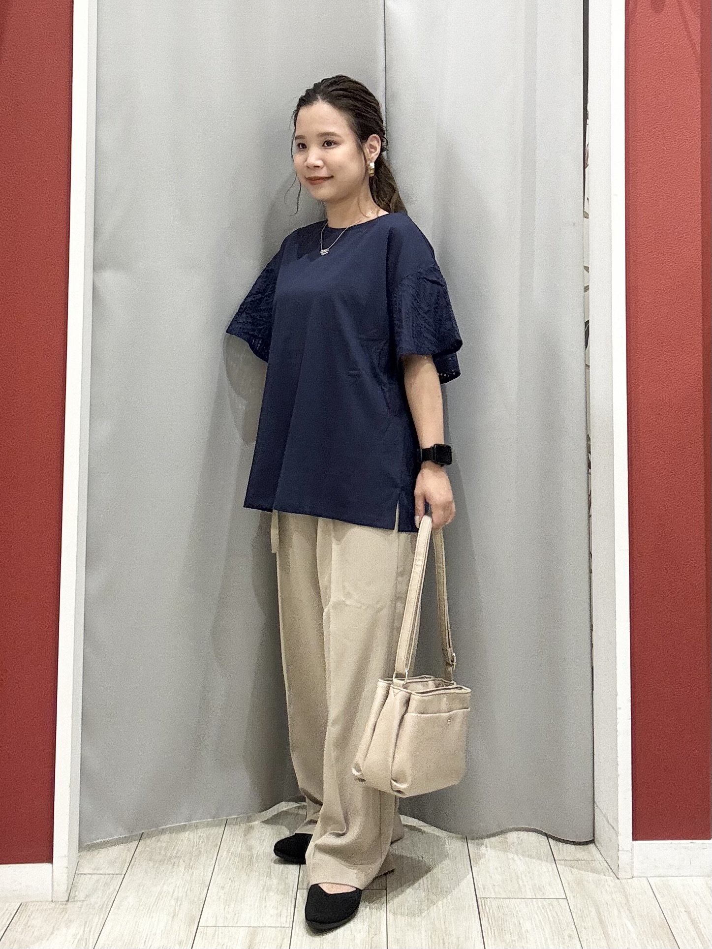 shioさんの「SHOO･LA･RUE｜【S-LL/洗濯機可/体型カバー】汗じみが気になりにくい お袖レースフレアTシャツ」を使ったコーディネート