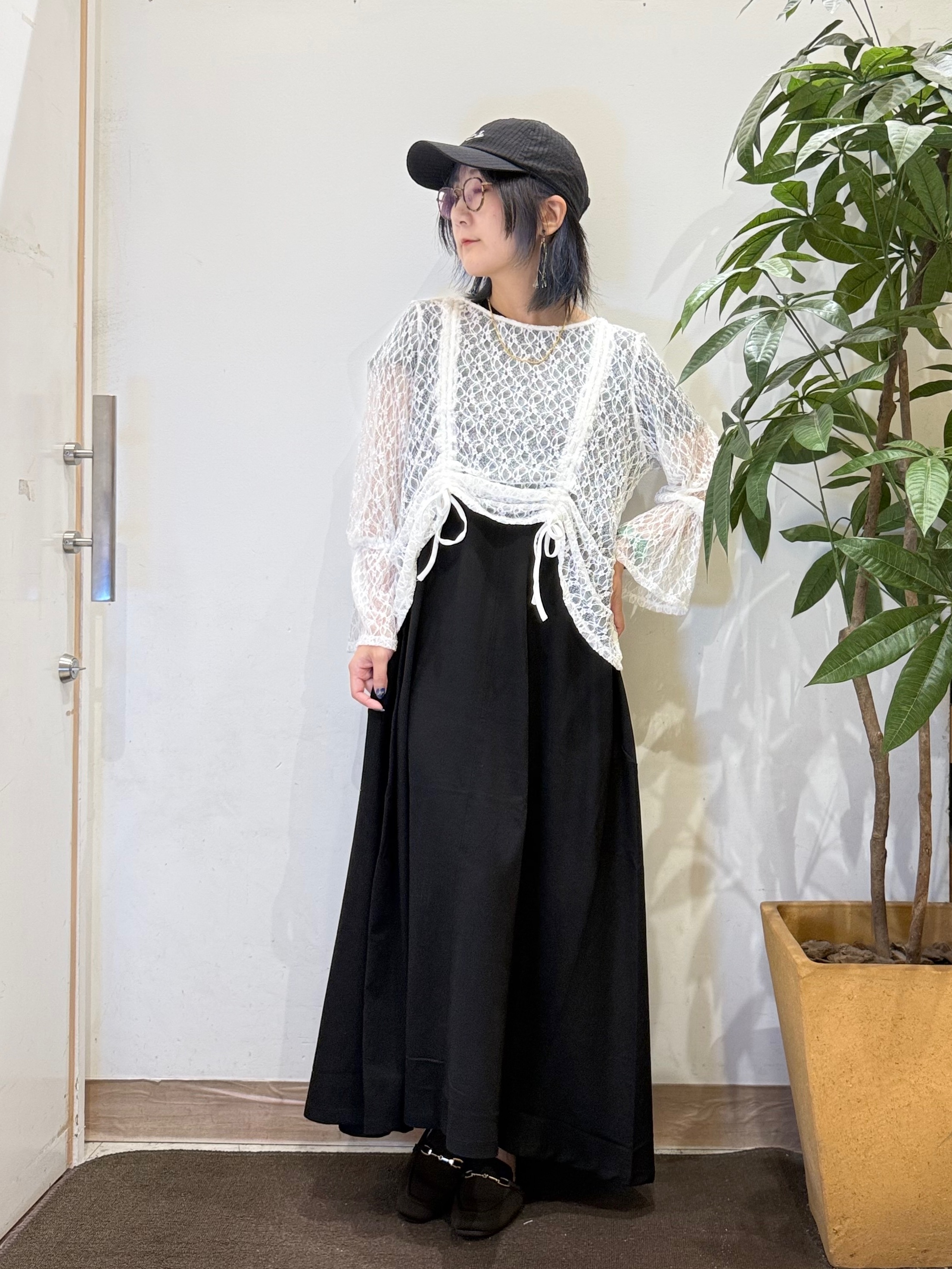 misakiさんの「SHOO･LA･RUE｜レースで華やかに映える 旬な透け感の レースシャーリングトップス」を使ったコーディネート