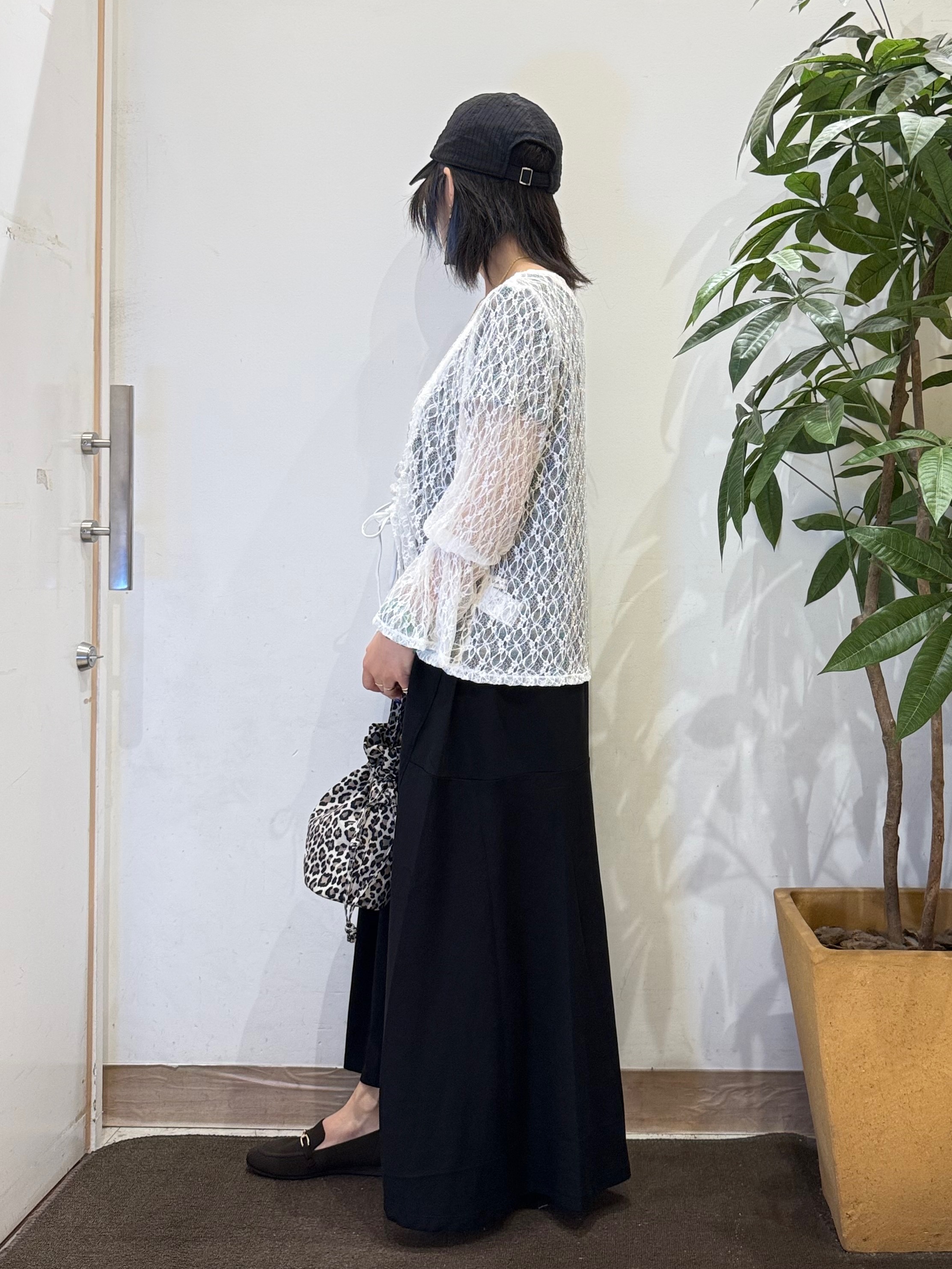 misakiさんの「SHOO･LA･RUE｜レースで華やかに映える 旬な透け感の レースシャーリングトップス」を使ったコーディネート
