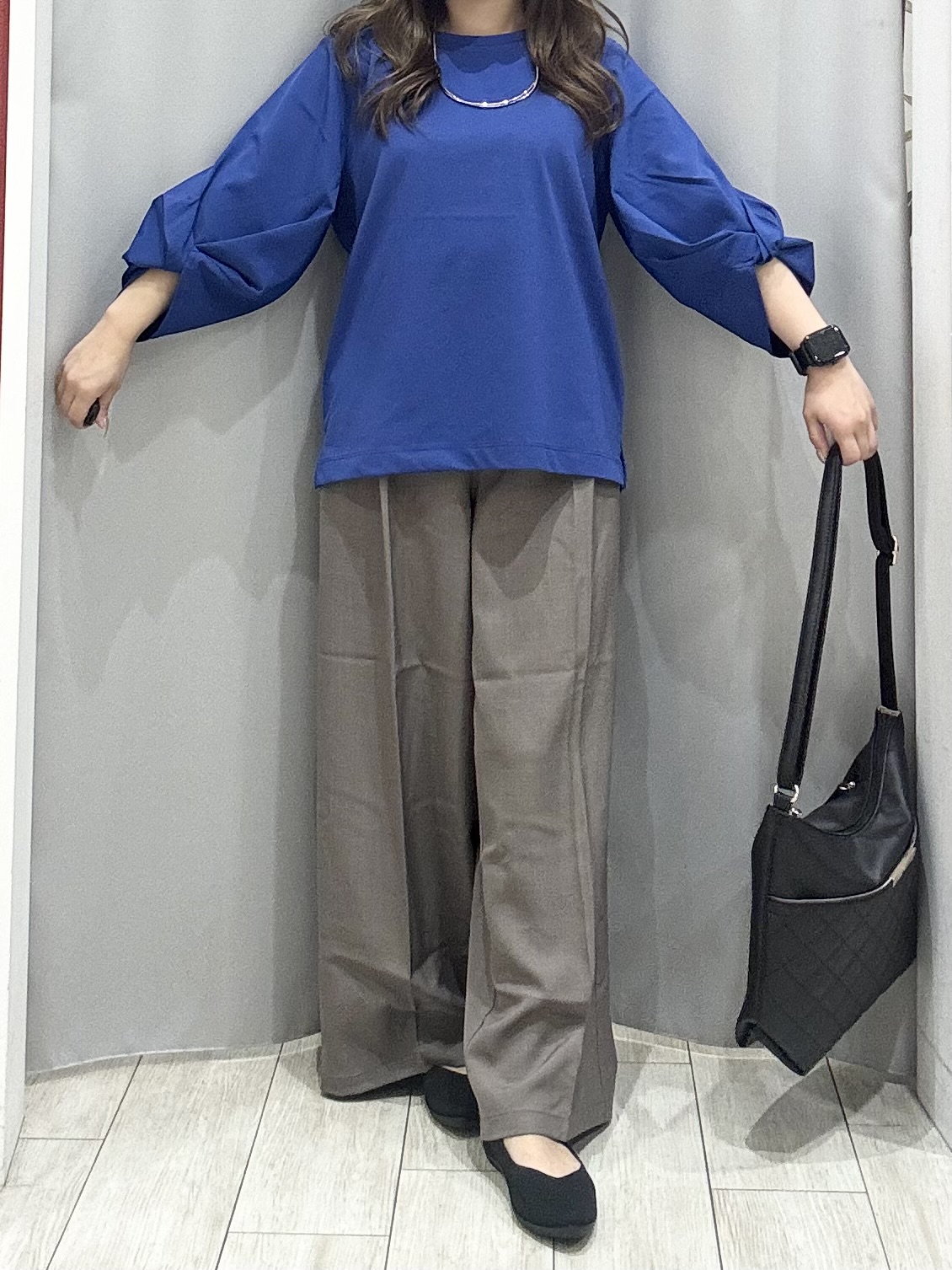 shioさんの「SHOO･LA･RUE｜【S-LL/洗濯機可/二の腕カバー】楽に上品見え ツイストスリーブトップス」を使ったコーディネート