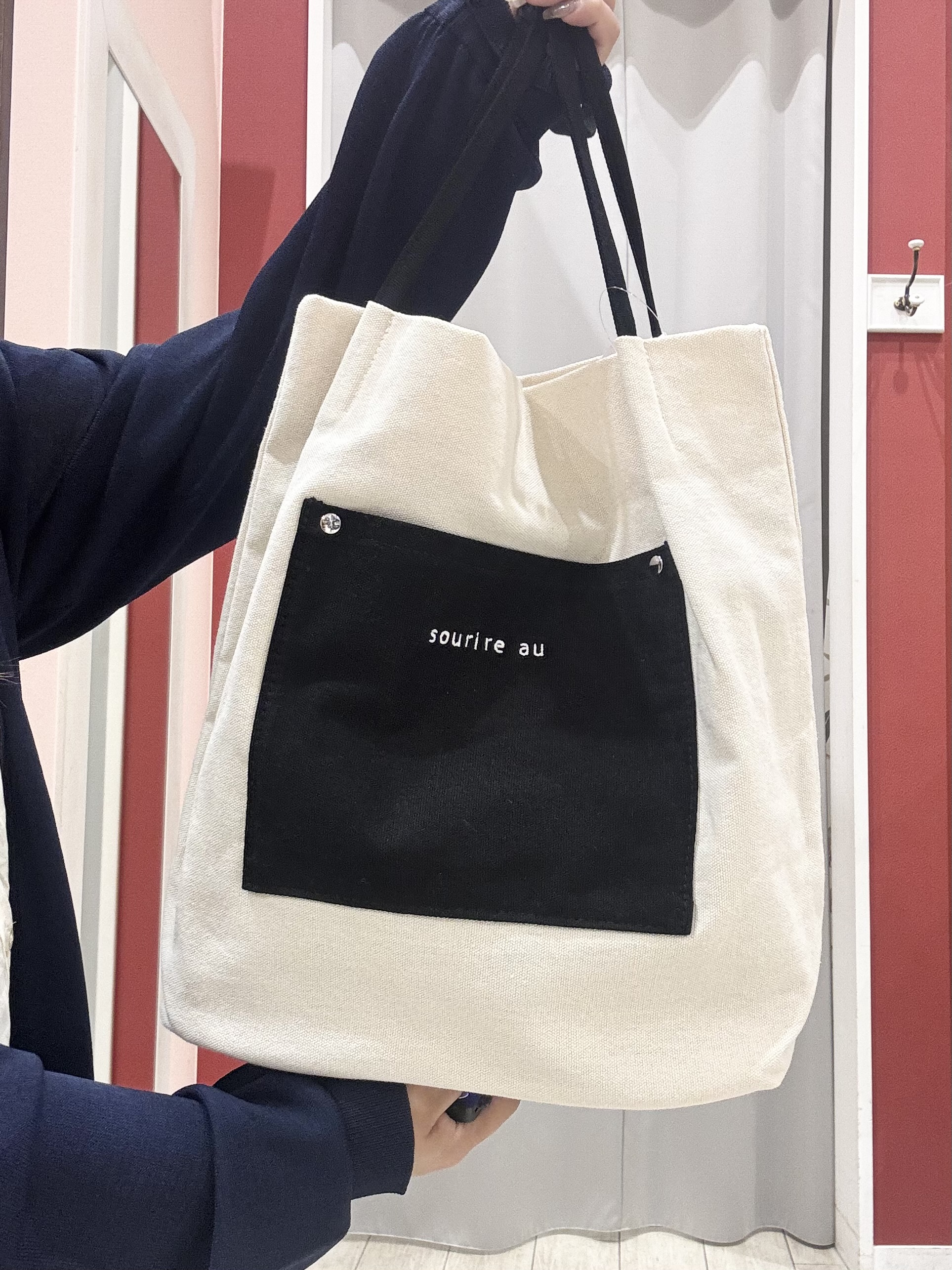 shioさんの「SHOO･LA･RUE｜【お袖丈選べる/UV/毛玉になりにくい】目を引く配色デザイン ボタンレスミドルカーディガン」を使ったコーディネート