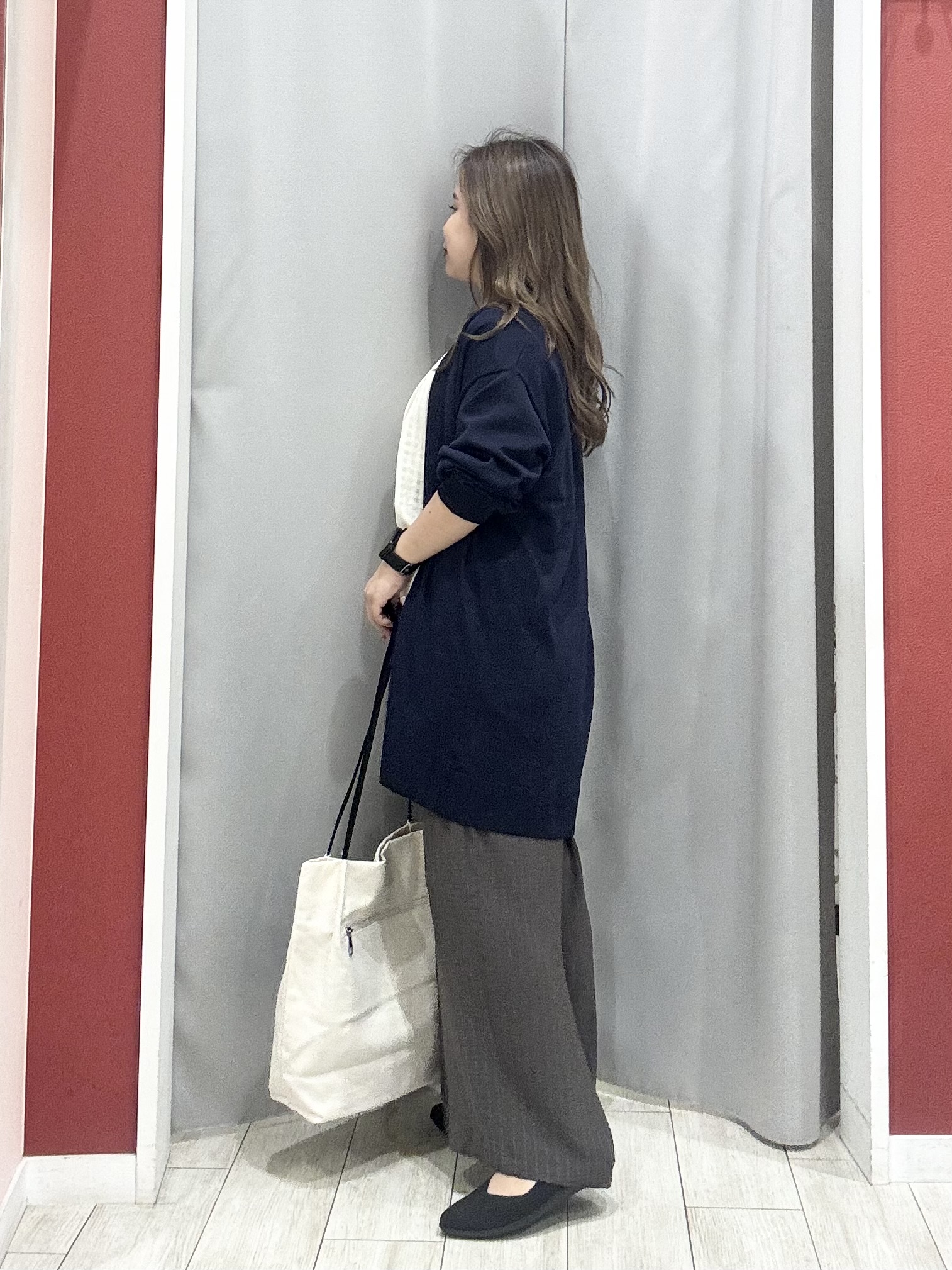 shioさんの「SHOO･LA･RUE｜【お袖丈選べる/UV/毛玉になりにくい】目を引く配色デザイン ボタンレスミドルカーディガン」を使ったコーディネート