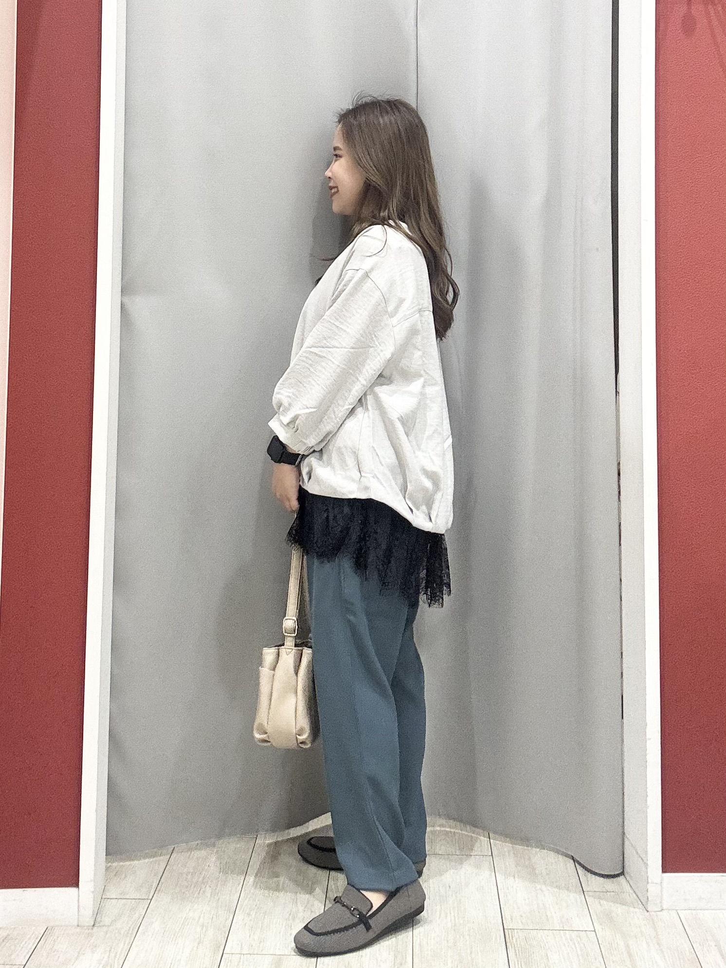 shioさんの「SHOO･LA･RUE｜【インしないで着られる/S-LL/洗濯機可】1枚で決まる裾レース 大人上品スキッパーブラウス」を使ったコーディネート