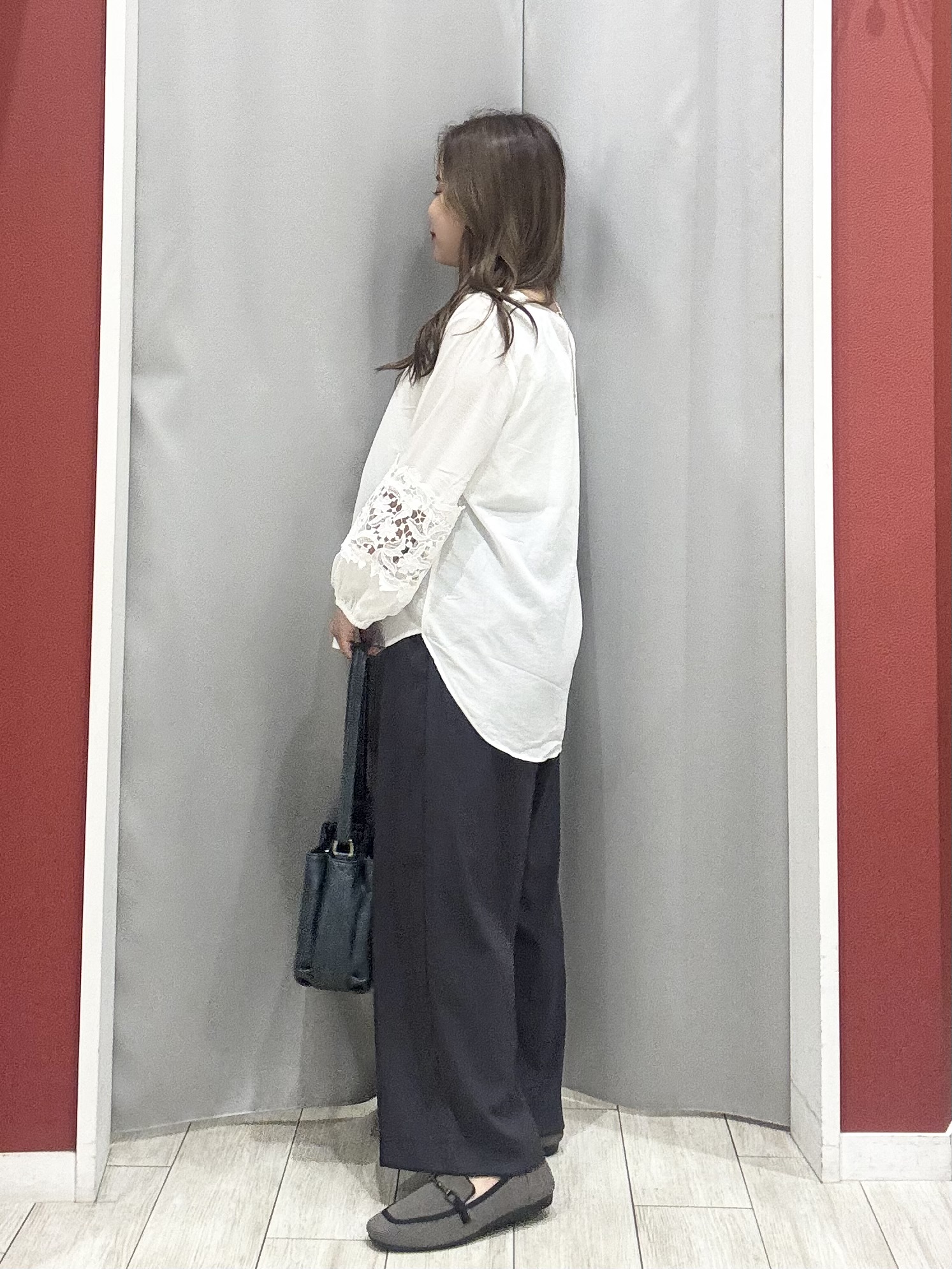 shioさんの「SHOO･LA･RUE｜【洗濯機可/S-LL/洗濯後しわになりにくい】刺繍レースで高見え インせず決まる主役ブラウス」を使ったコーディネート