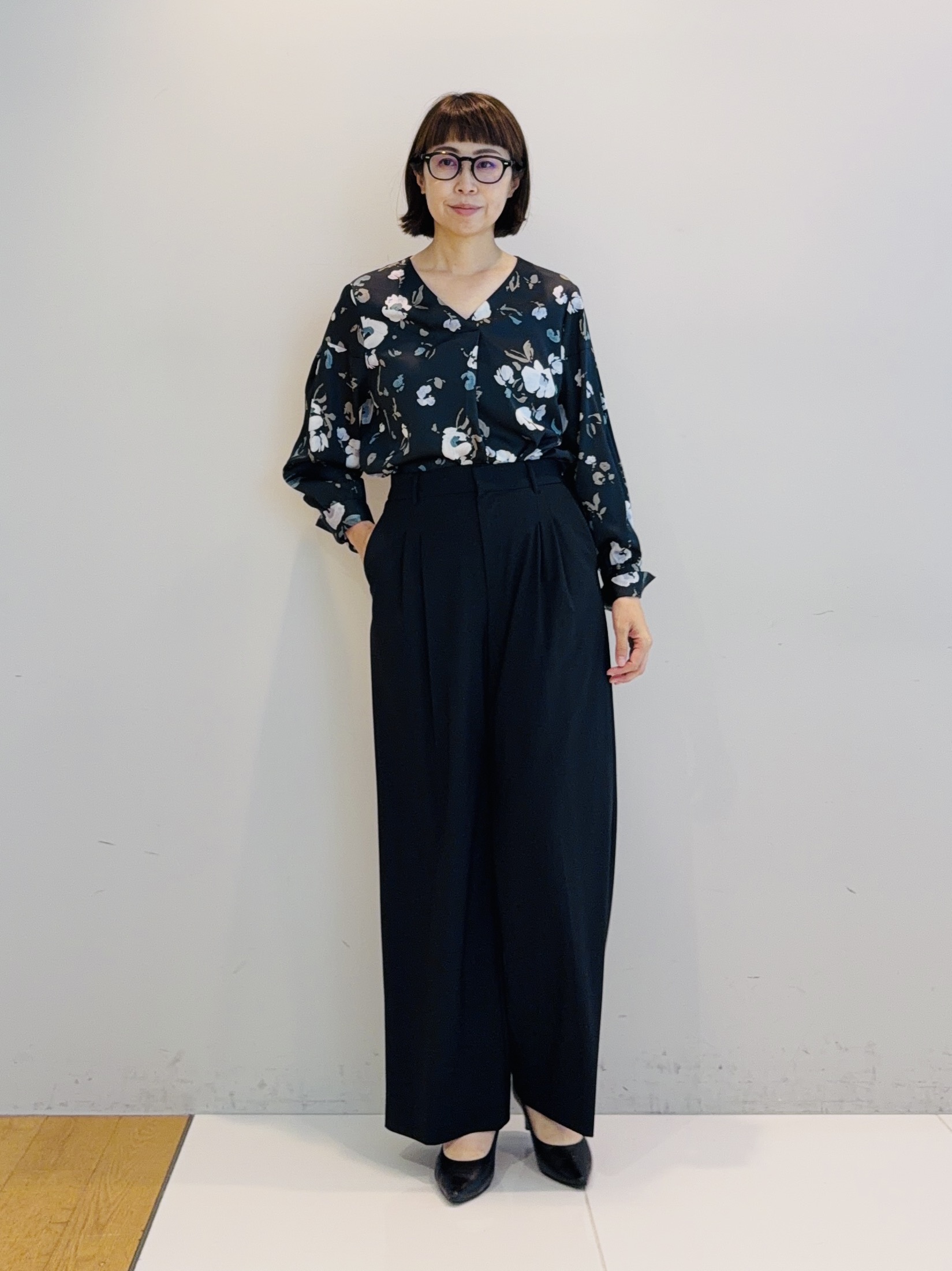 murayamaさんの「INDIVI｜【映える1枚】花柄プリントブラウス」を使ったコーディネート