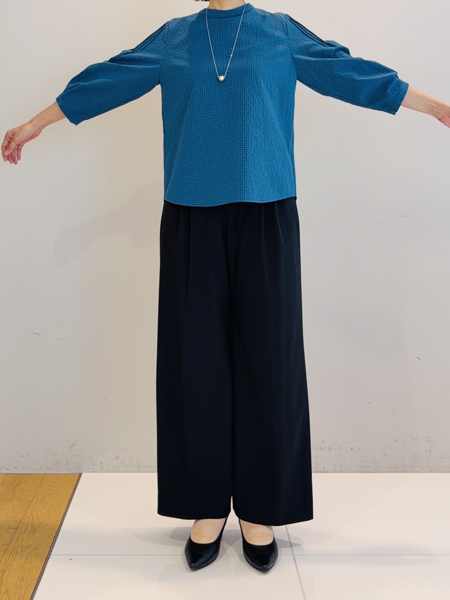 murayamaさんの「INDIVI｜【初秋にピッタリ！／洗える】凹凸素材ミニスタンドトップス」を使ったコーディネート