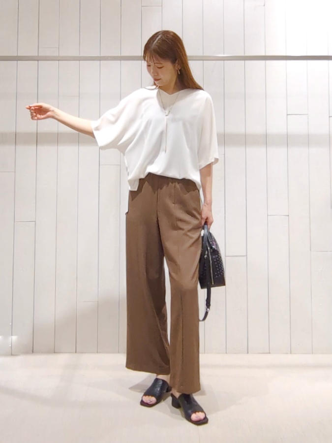 SHOさんの「INDIVI｜【体型＆二の腕カバー/着る日傘】ドルマントップス」を使ったコーディネート