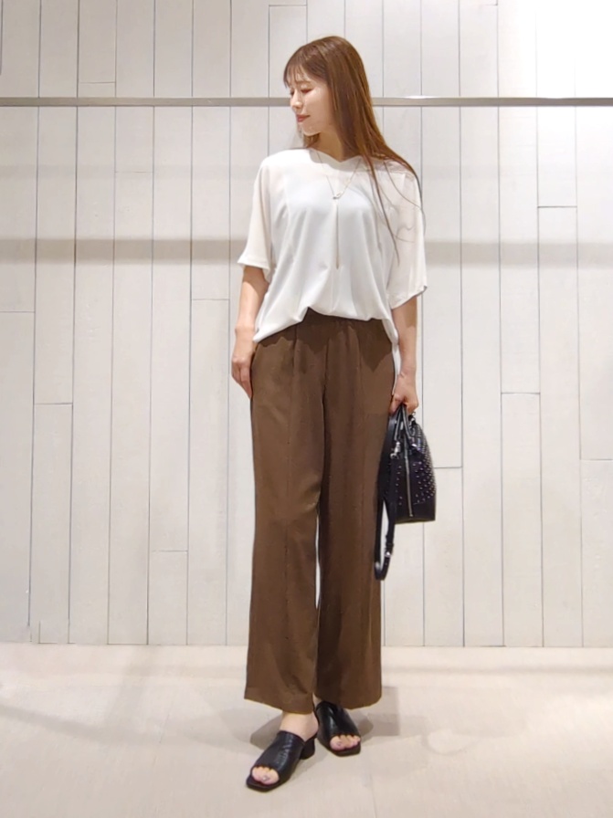 SHOさんの「INDIVI｜【体型＆二の腕カバー/着る日傘】ドルマントップス」を使ったコーディネート