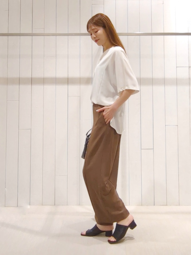 SHOさんの「INDIVI｜【体型＆二の腕カバー/着る日傘】ドルマントップス」を使ったコーディネート