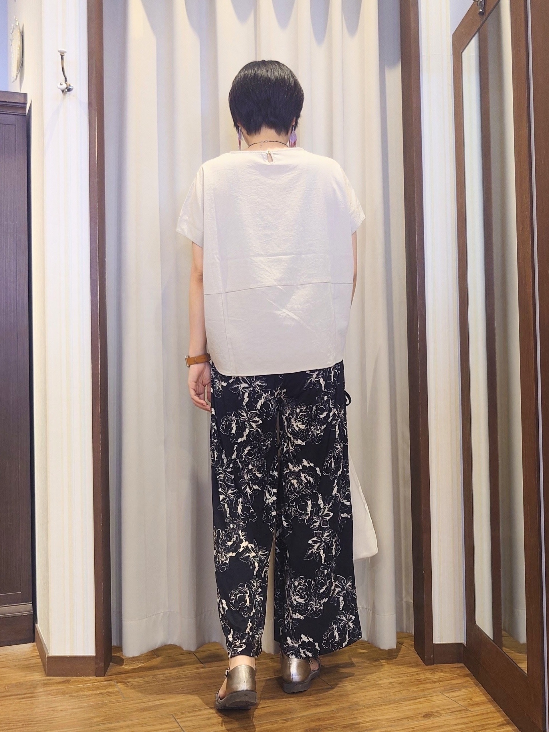 ERIKOさんの「SHOO･LA･RUE｜【洗濯機可/セットアップ可】軽凛(かろりん) シンプル上品 切替コクーントップス」を使ったコーディネート