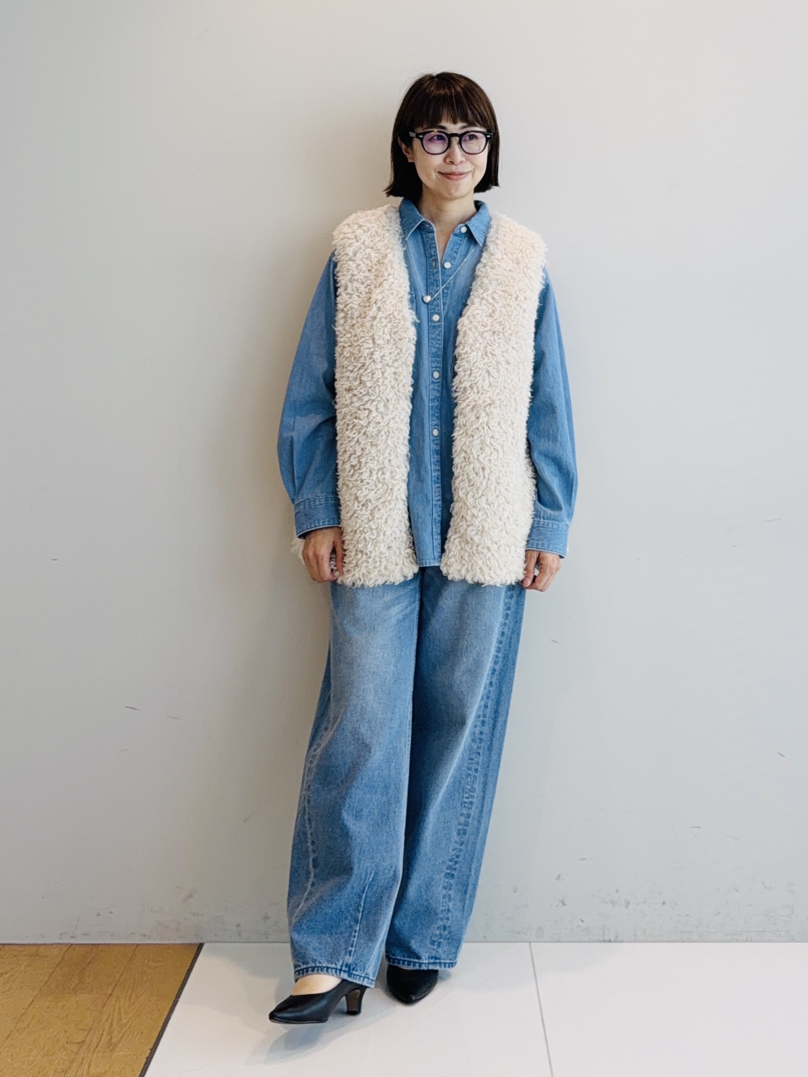 murayamaさんの「INDIVI｜【洗える／体型カバー】ライトデニム ワークシャツ」を使ったコーディネート