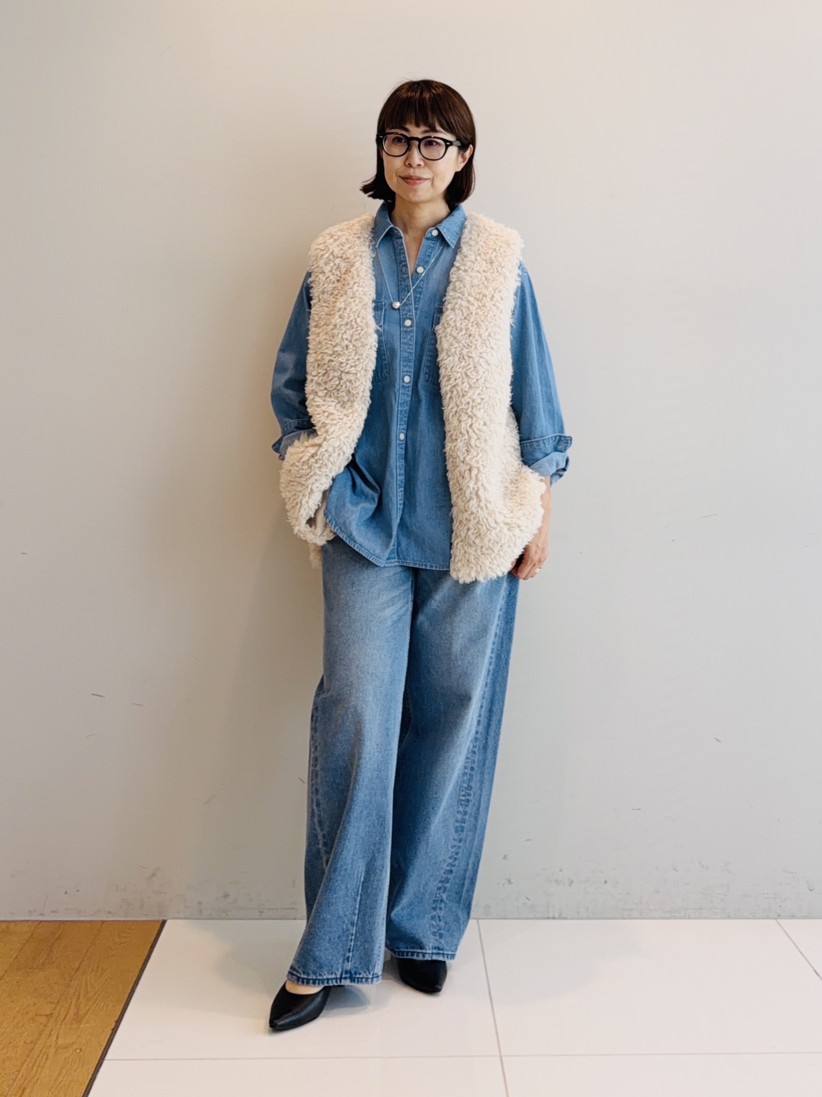 murayamaさんの「INDIVI｜【洗える／体型カバー】ライトデニム ワークシャツ」を使ったコーディネート