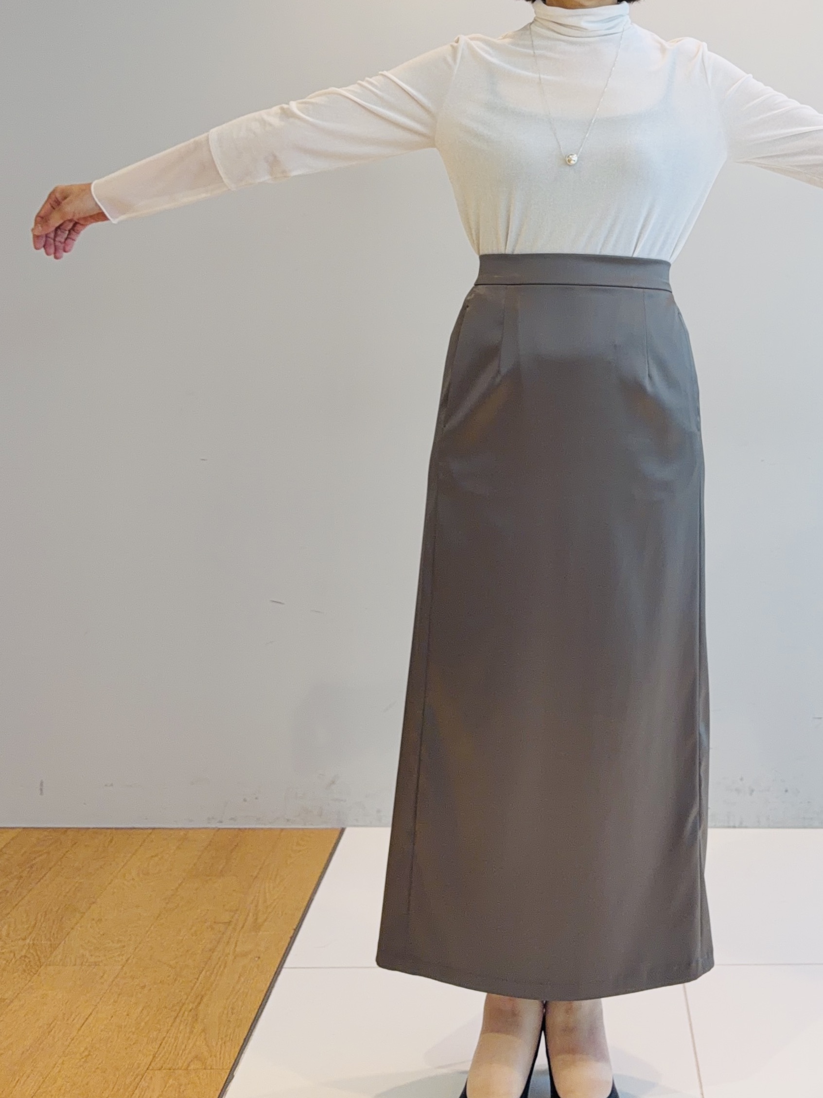 murayamaさんの「INDIVI｜【レイヤード／袖口シアー／日本製】ベロアジャージトップス」を使ったコーディネート
