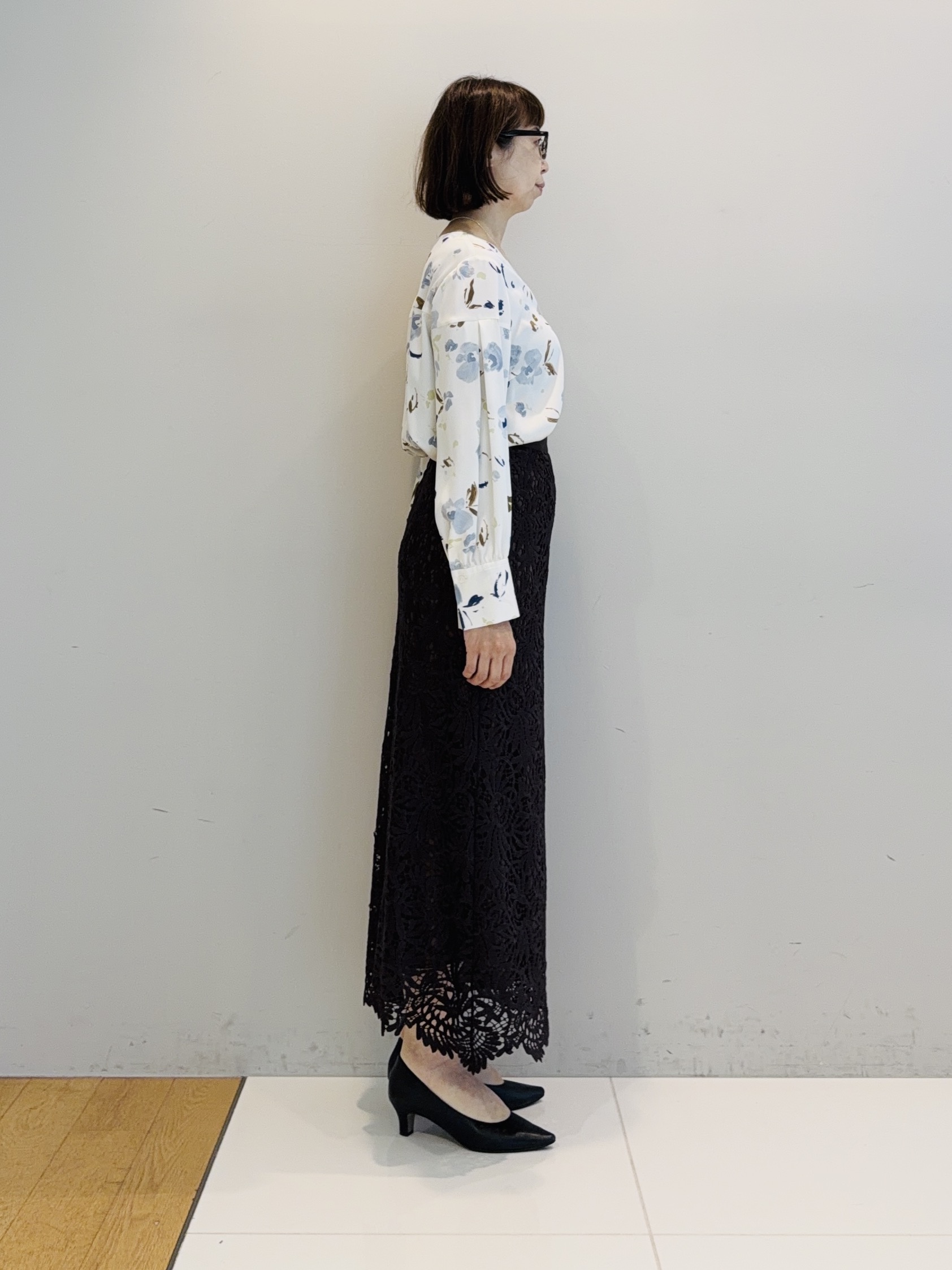 murayamaさんの「INDIVI｜【映える1枚】花柄プリントブラウス」を使ったコーディネート