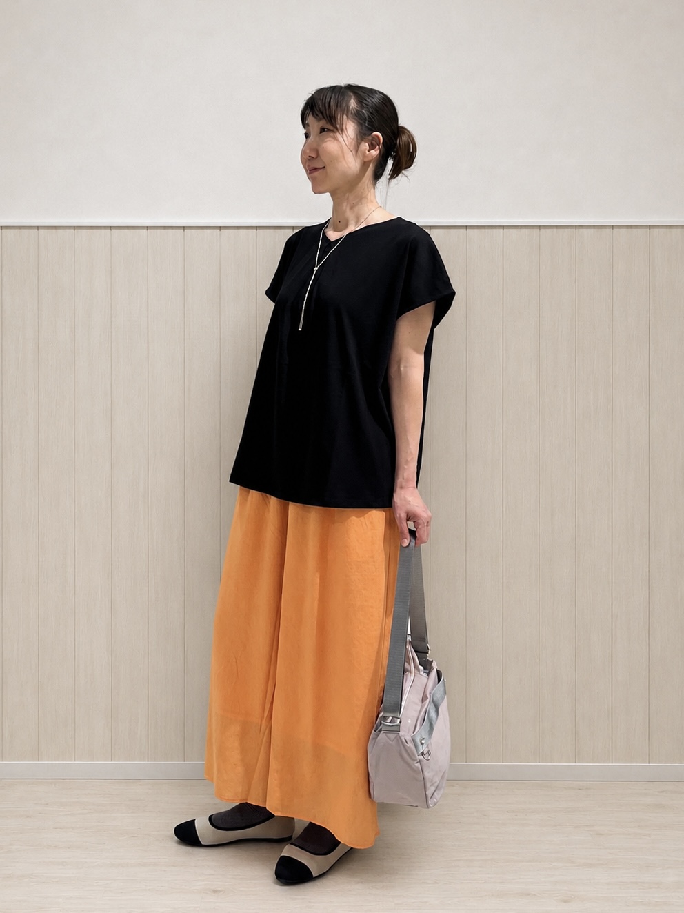 まつみさんの「SHOO･LA･RUE｜【前後2WAY/S-LL/洗濯機可】楽に着られて好印象 やわらかトップス」を使ったコーディネート