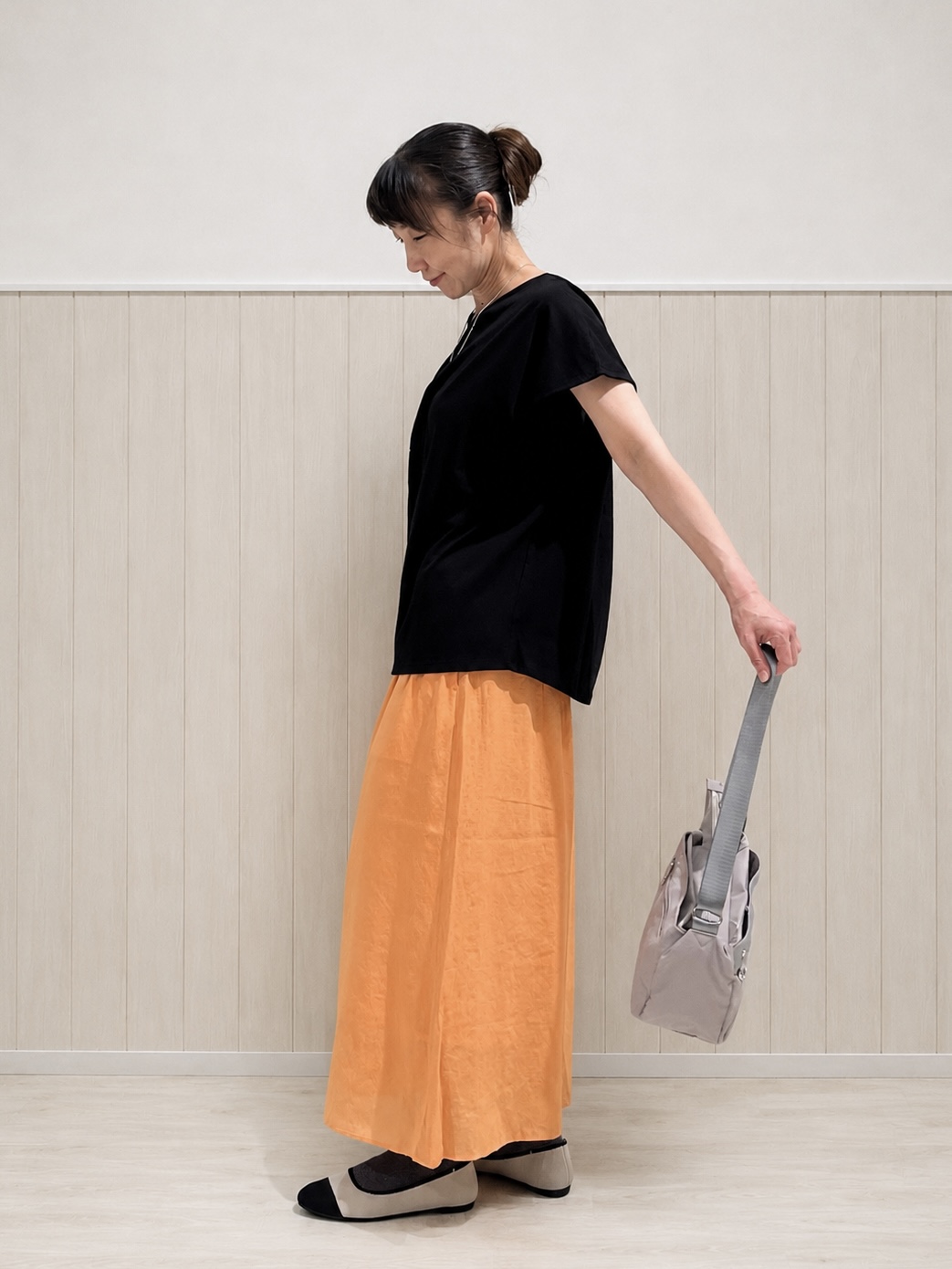 まつみさんの「SHOO･LA･RUE｜【前後2WAY/S-LL/洗濯機可】楽に着られて好印象 やわらかトップス」を使ったコーディネート