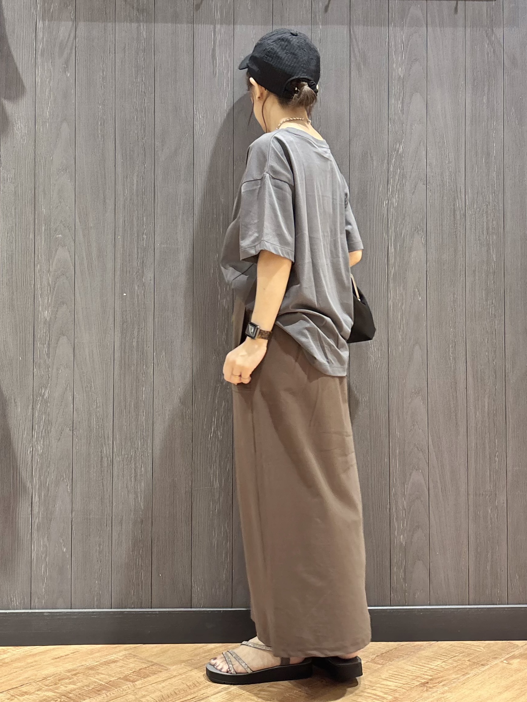 meiさんの「SHOO･LA･RUE｜【洗濯機可/体型カバー】プリントデザインが目を惹く 裾シャーリングTシャツ」を使ったコーディネート