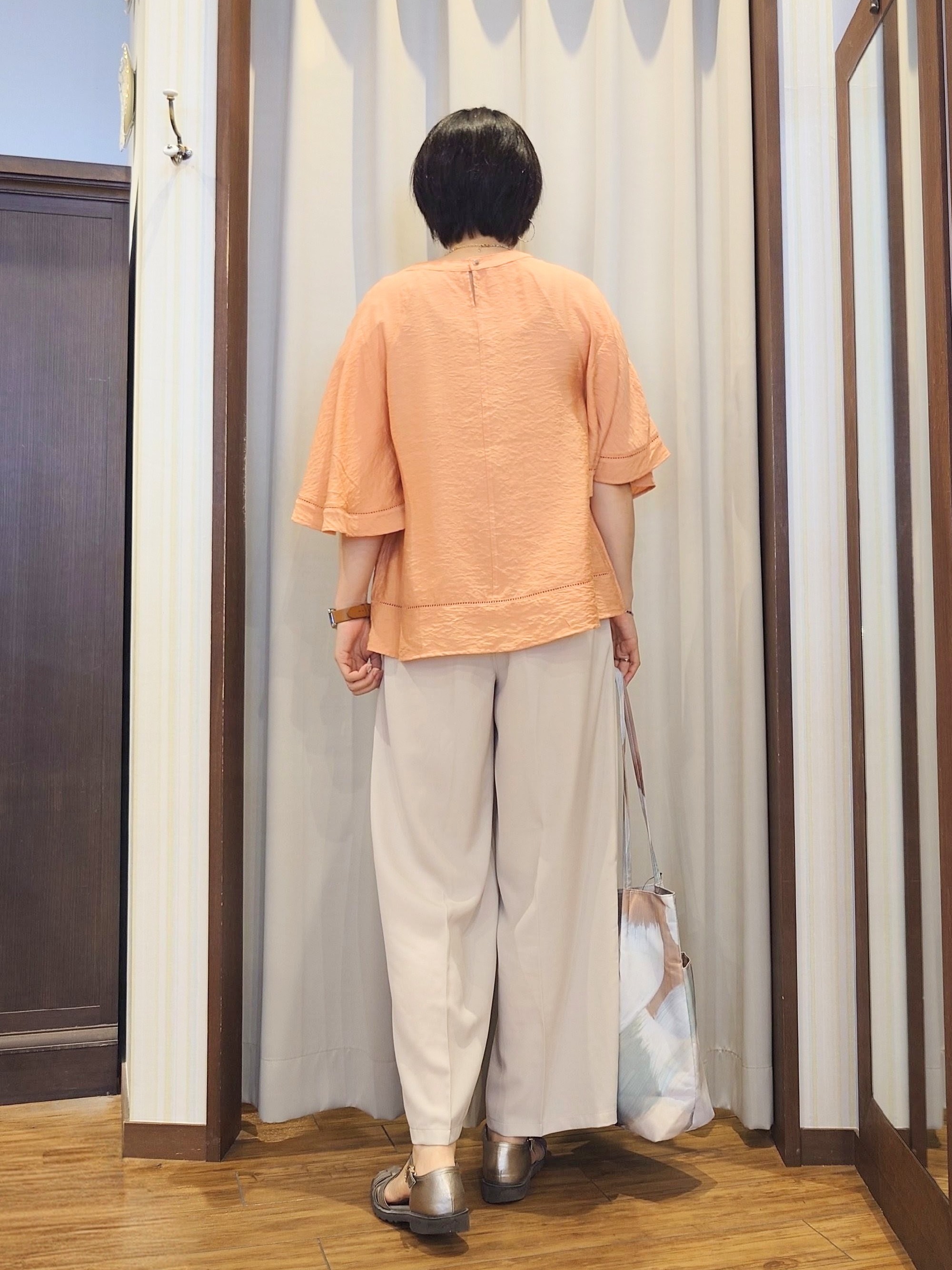 ERIKOさんの「SHOO･LA･RUE｜【S-LL/洗濯機可/体型カバー】はしごレースがポイント スラブポンチョ風ブラウス」を使ったコーディネート