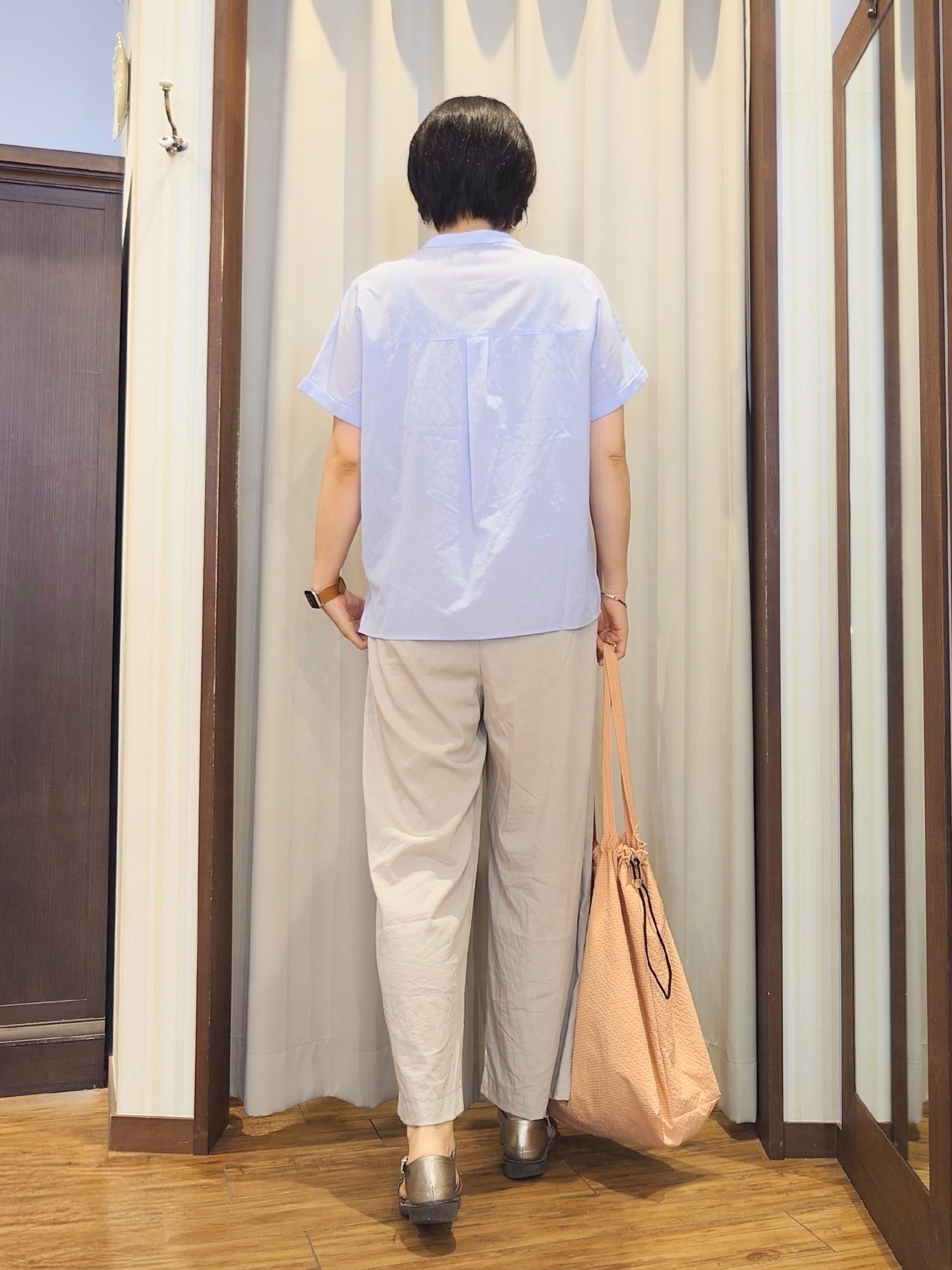 ERIKOさんの「SHOO･LA･RUE｜【通気性〇/UV/S-LL】風が通り抜ける 半袖バンドカラーシアーシャツ」を使ったコーディネート
