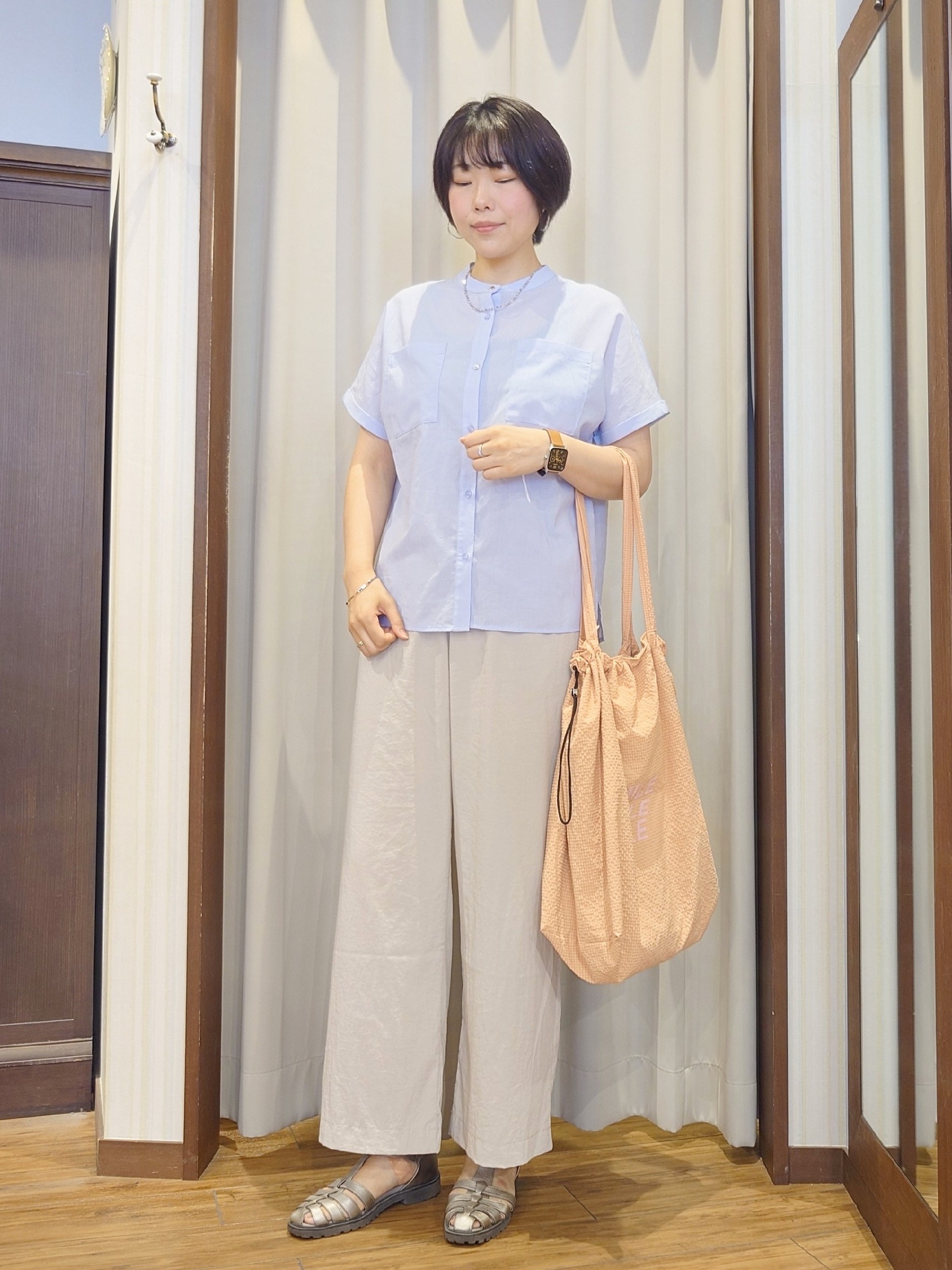 ERIKOさんの「SHOO･LA･RUE｜【通気性〇/UV/S-LL】風が通り抜ける 半袖バンドカラーシアーシャツ」を使ったコーディネート