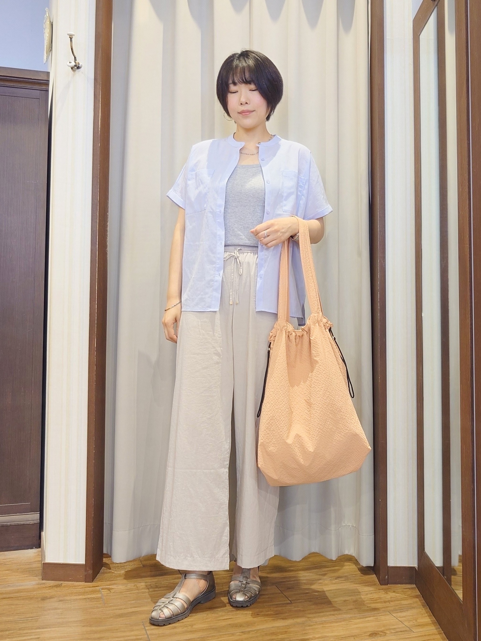 ERIKOさんの「SHOO･LA･RUE｜【通気性〇/UV/S-LL】風が通り抜ける 半袖バンドカラーシアーシャツ」を使ったコーディネート