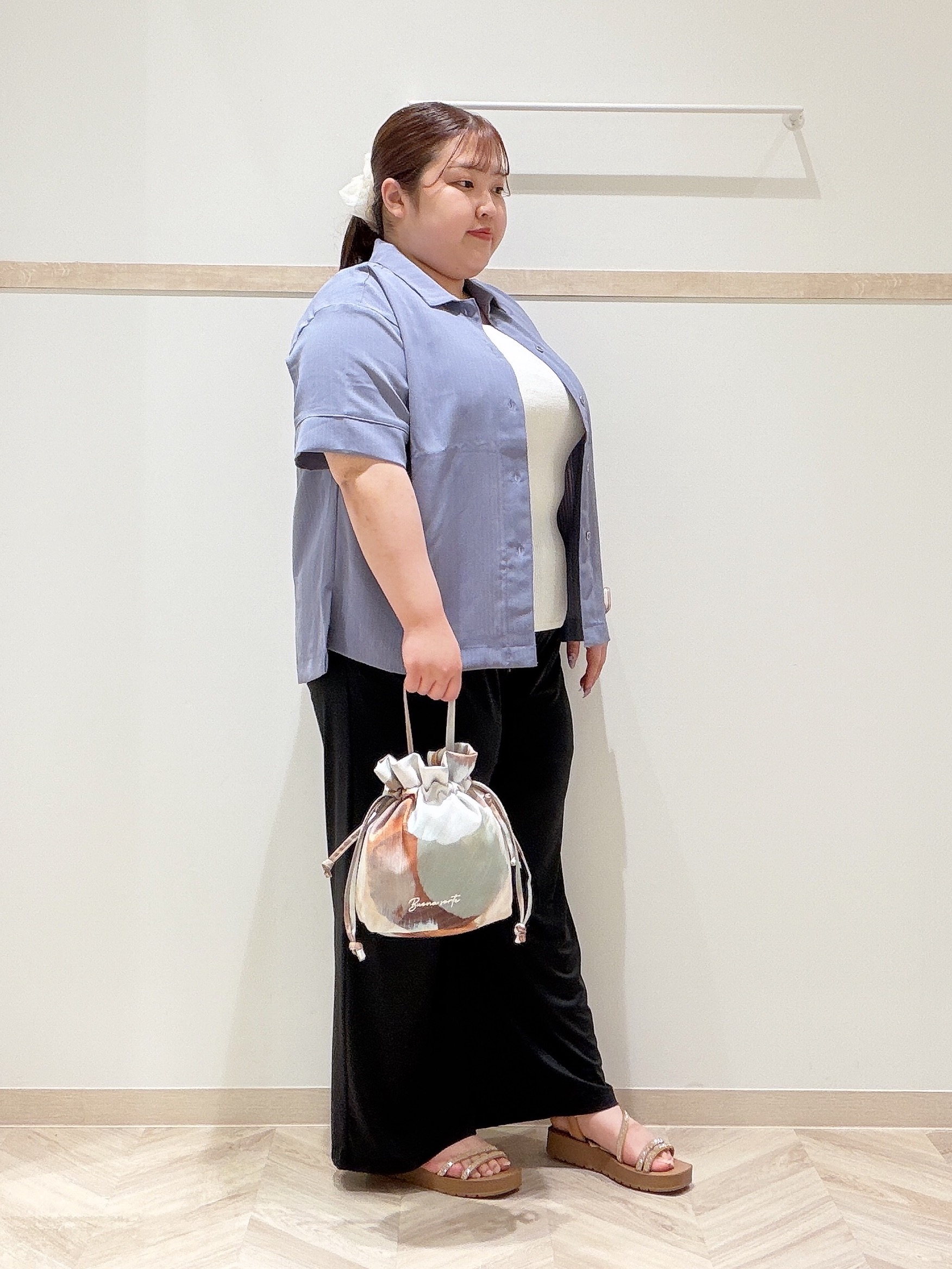 ゆめかさんの「SHOO･LA･RUE｜【通気性〇/UV/S-LL】洗濯後しわになりにくい とろみストライプシャツ」を使ったコーディネート
